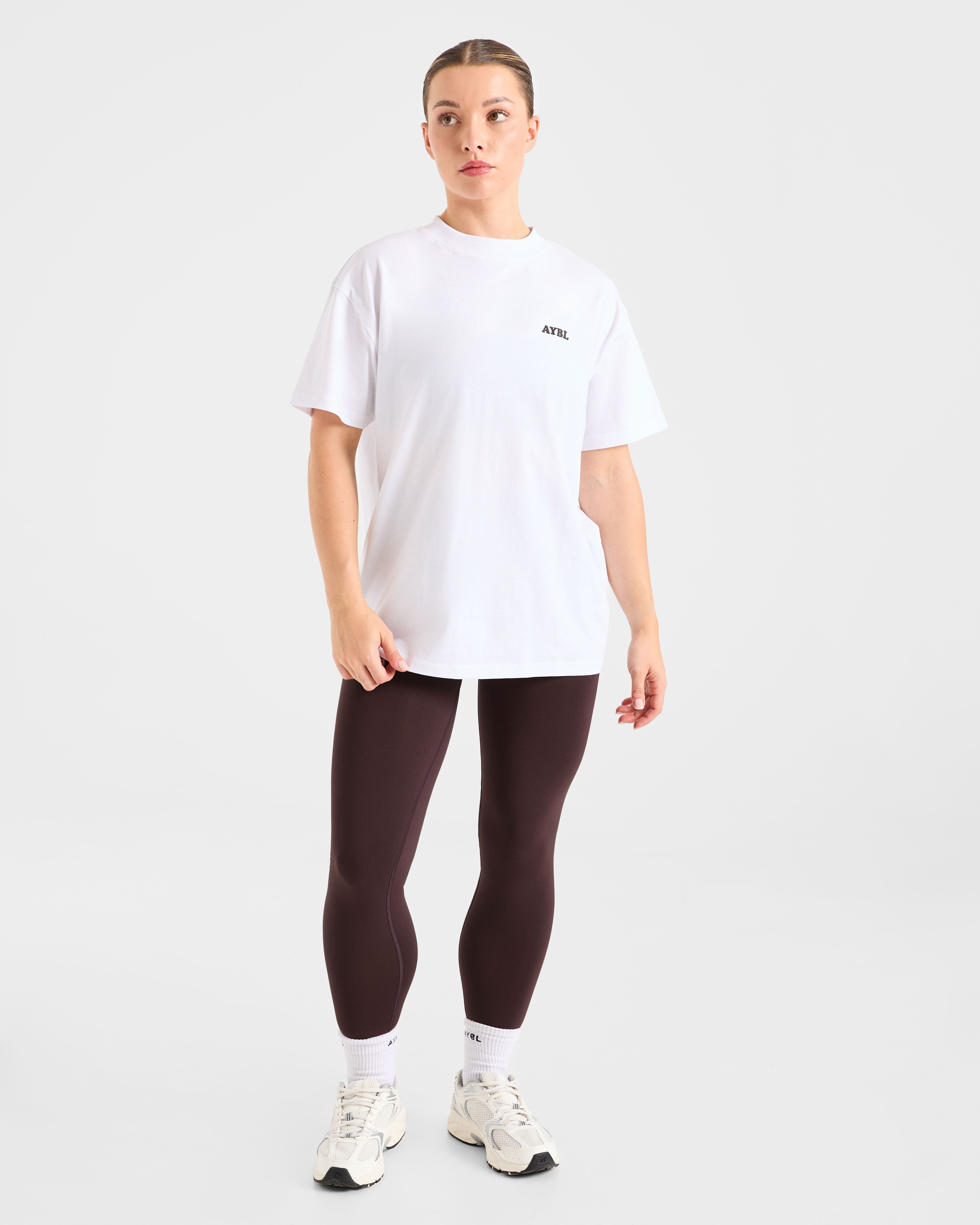 Sports Club Wavy Oversized T Shirt - Wit/Cocoa Bruin