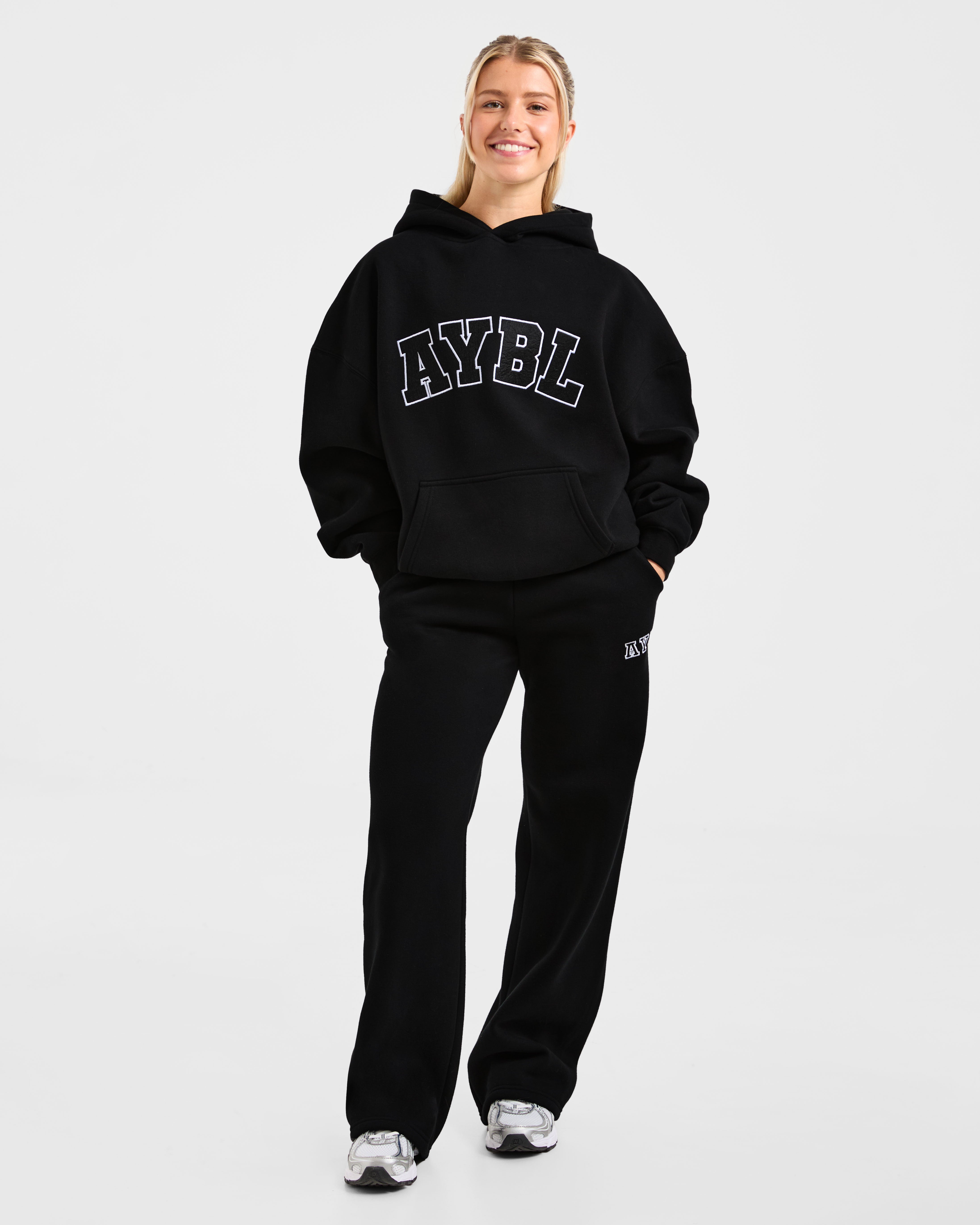 Varsity 2.0 Oversized Straight Leg Joggers - Zwart