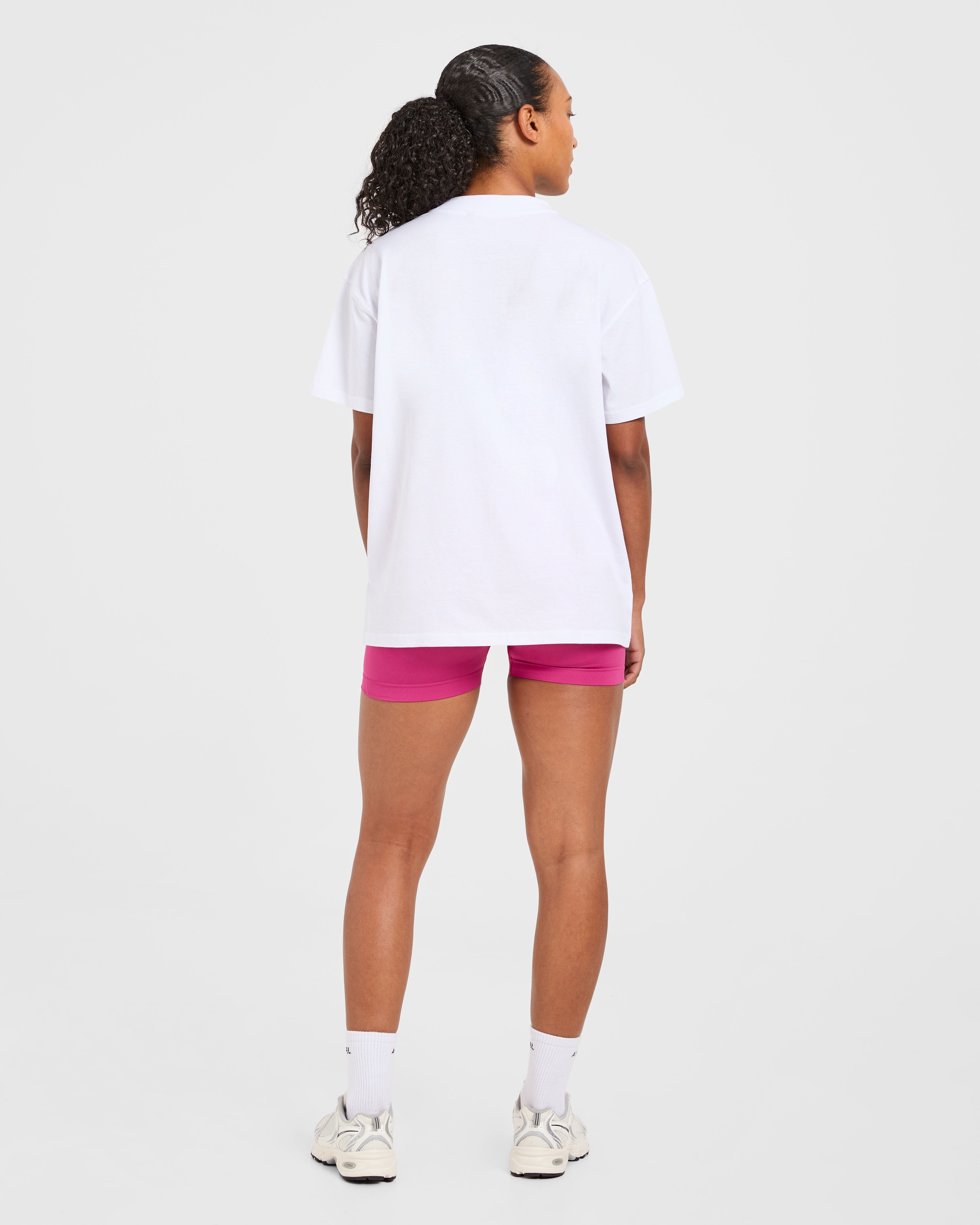 Sports Club Gothic Oversized T Shirt - Wit/Roze