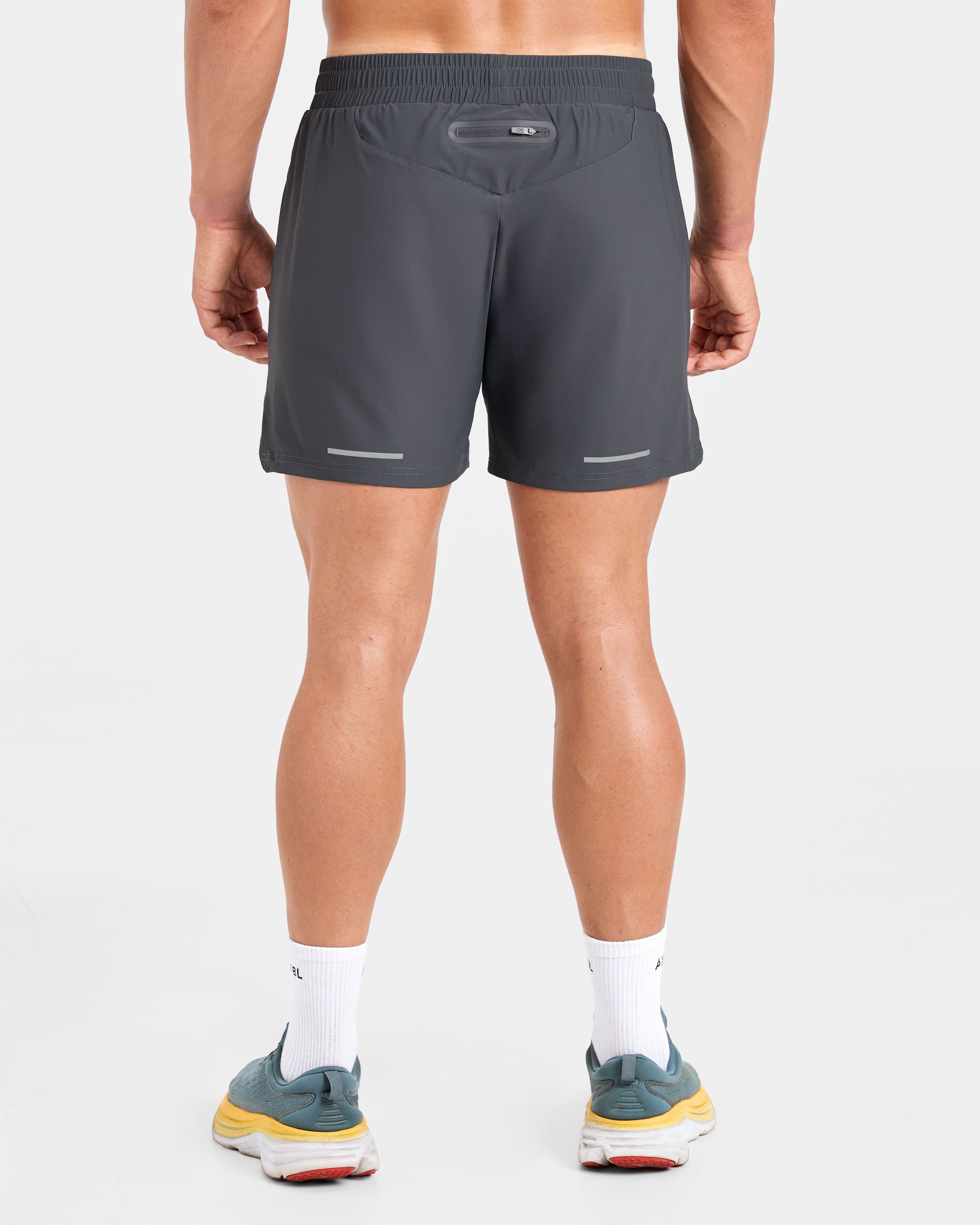 Run 5" Shorts - Hurricane Grijs