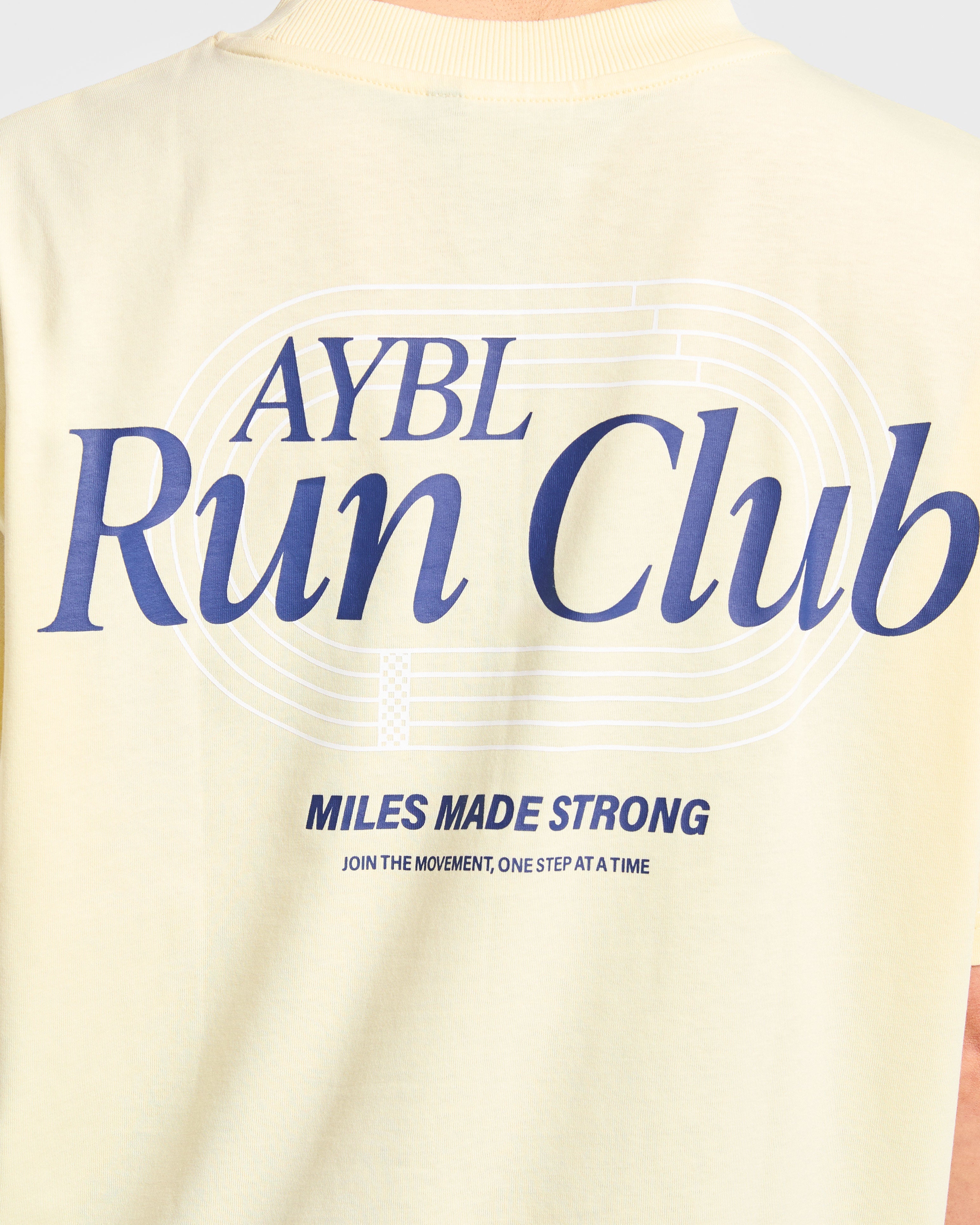 Run Club Oversized T Shirt - Butter Geel