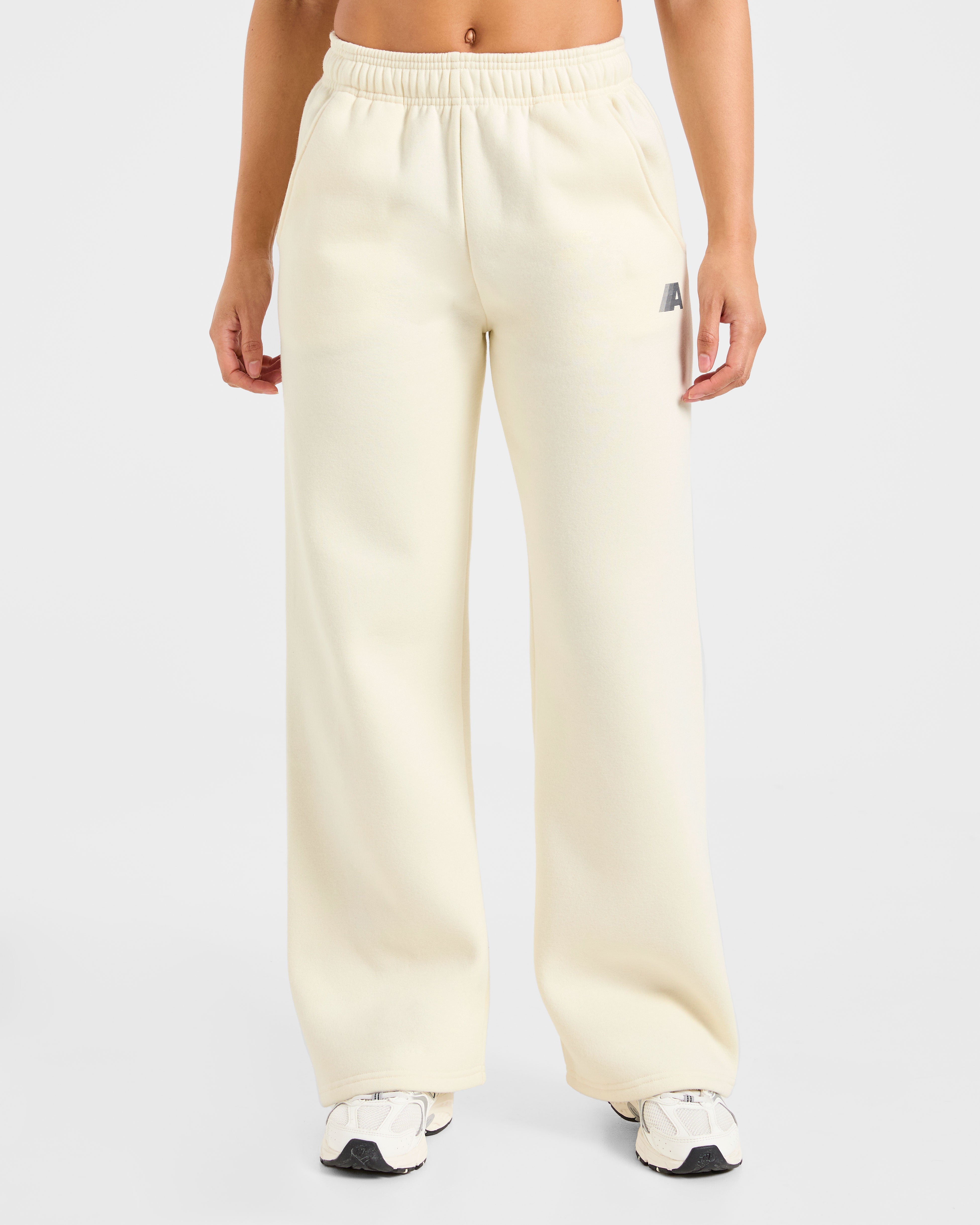 Retro Athletics Oversized Straight Leg Joggers - Butter Geel/Navy