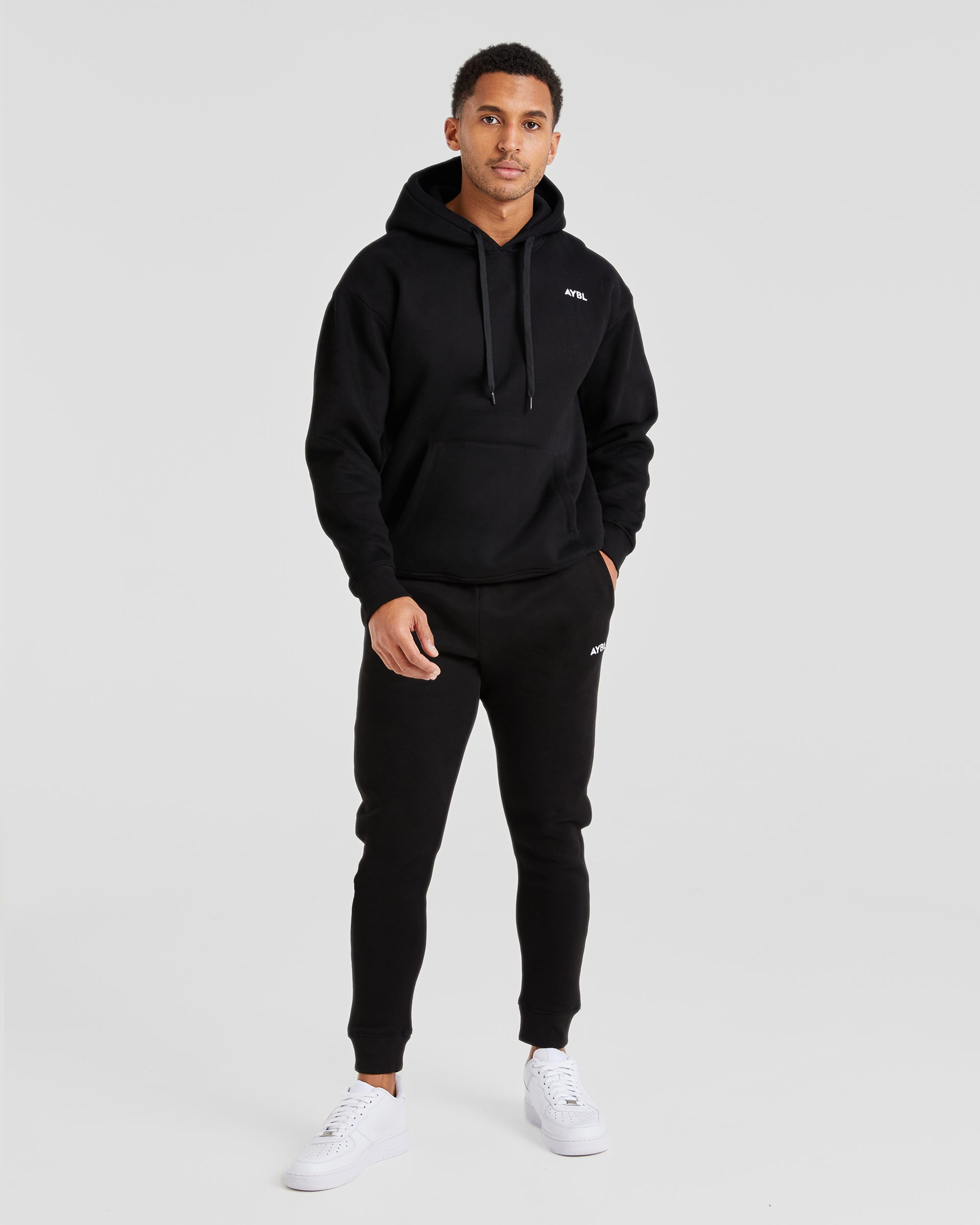 Essential Hoodie - Zwart