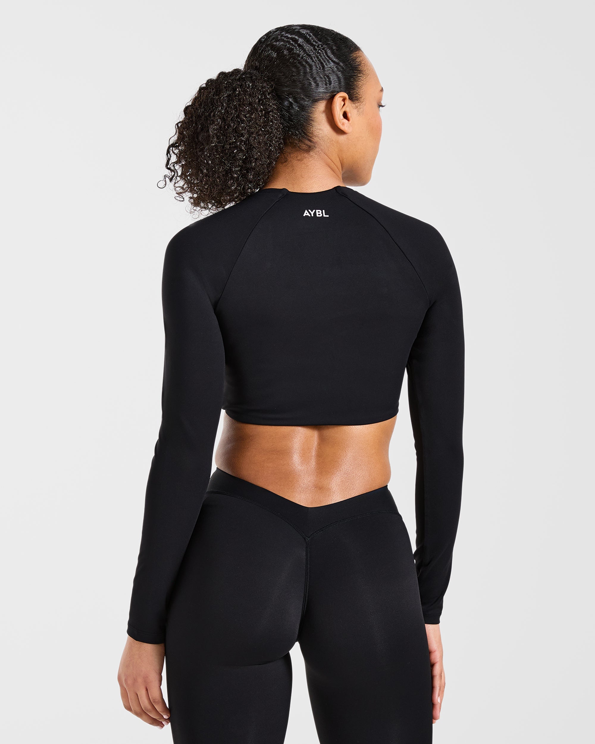 Physique Long Sleeve Crop Top - Zwart