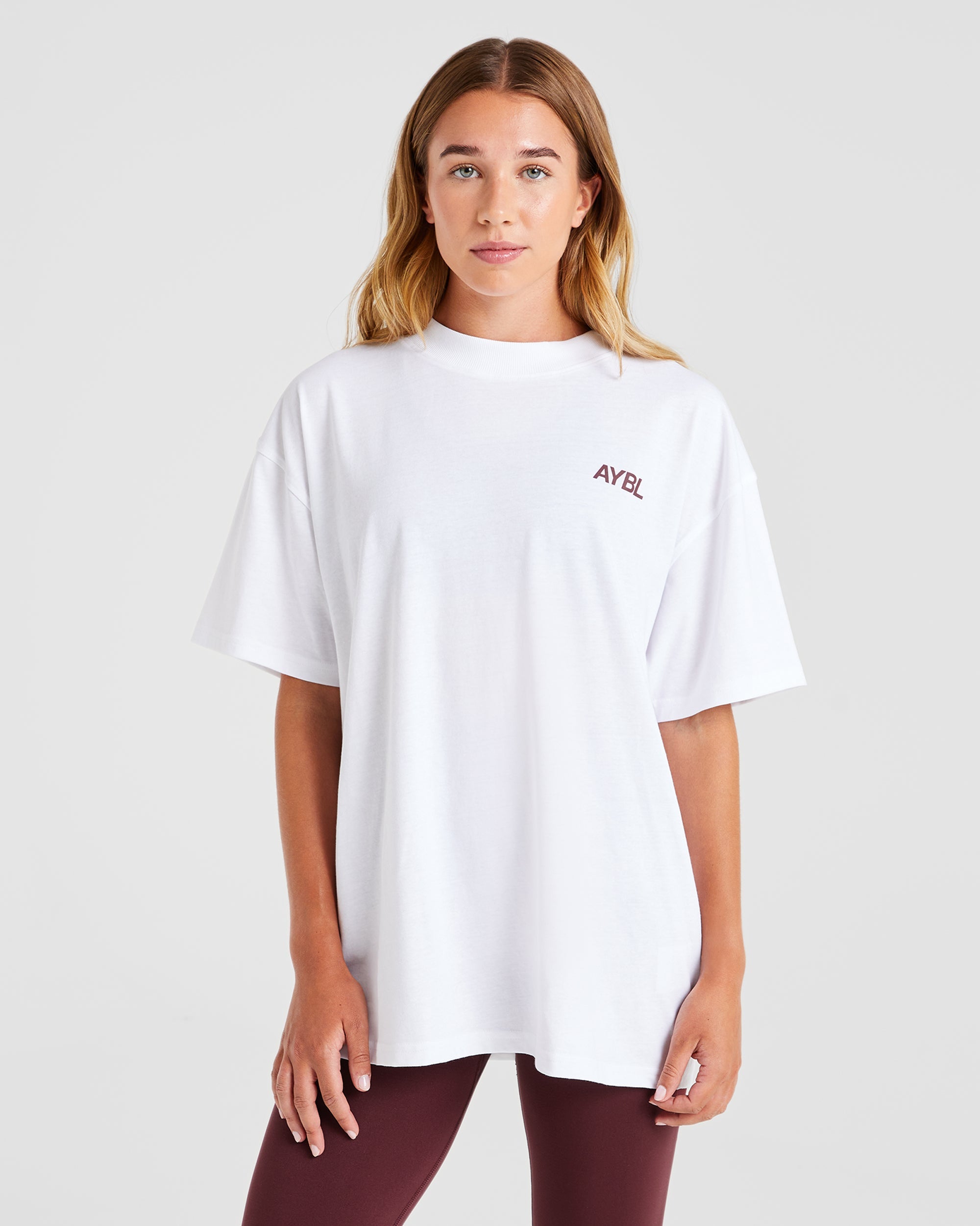 AYBL Sports Club Oversized T Shirt - Wit/Bourgondië