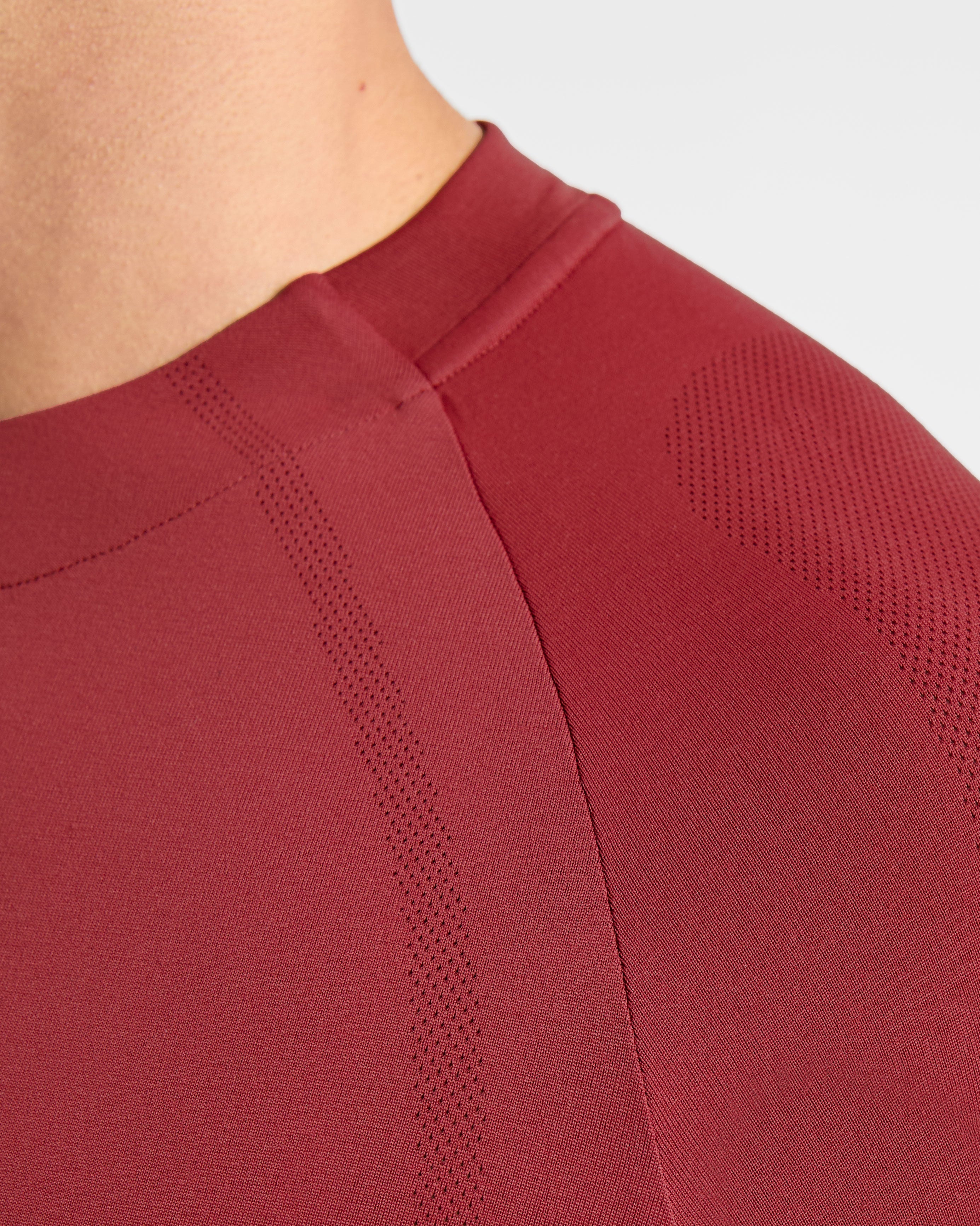 Attain Seamless T Shirt - Maroon Rood
