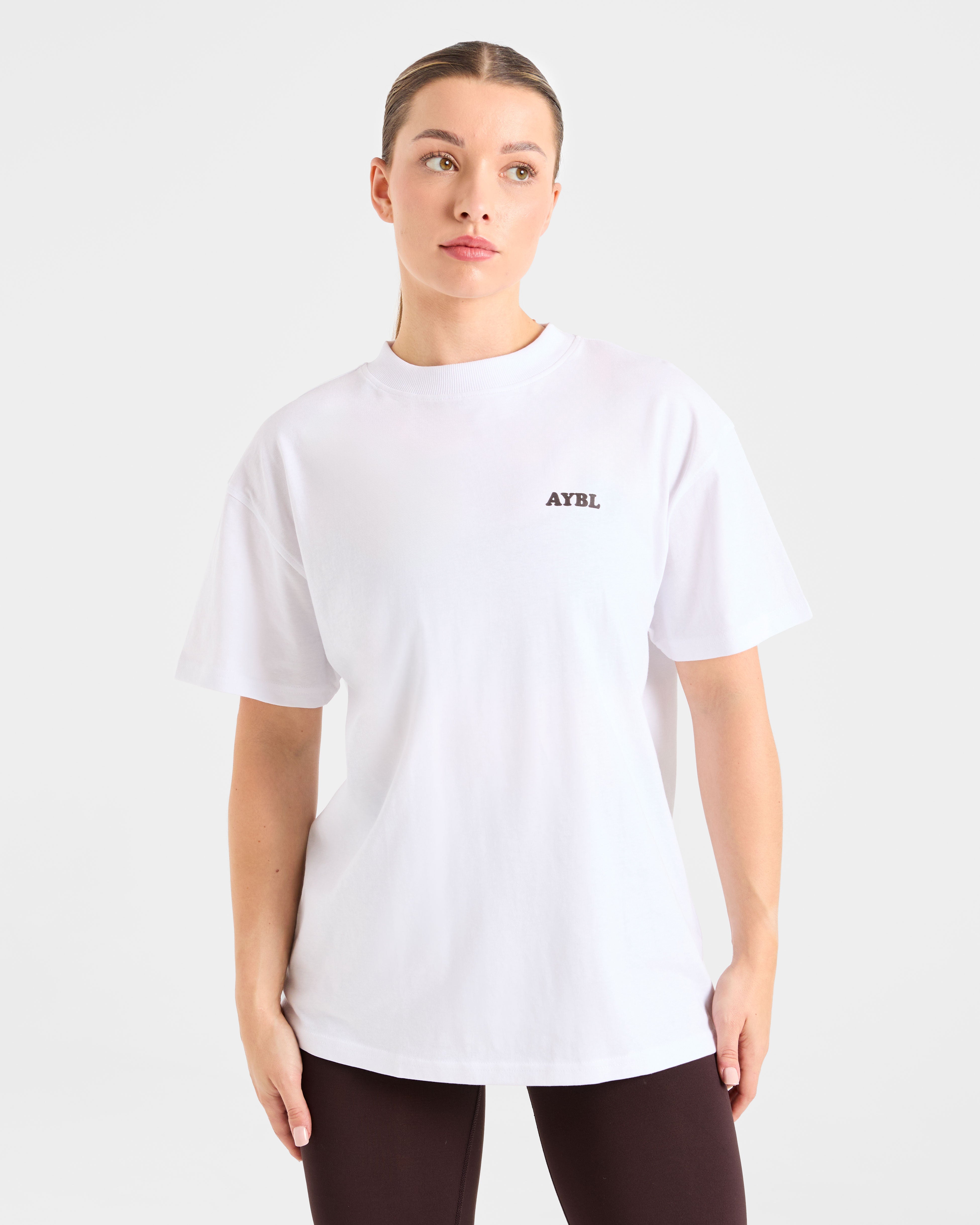 Sports Club Wavy Oversized T Shirt - Wit/Cocoa Bruin