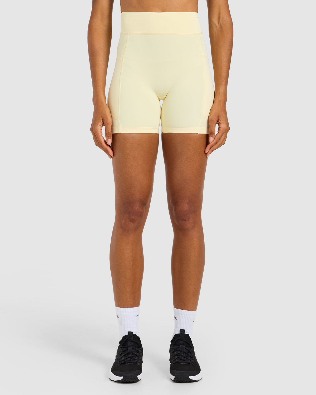 Run Pocket Shorts - Butter Geel