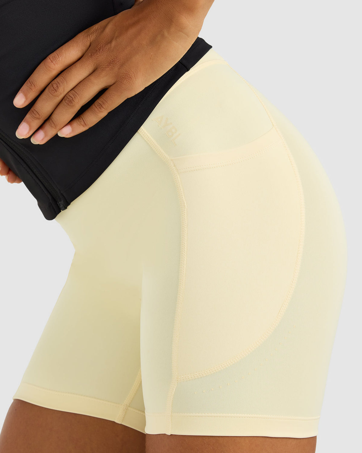 Run Pocket Shorts - Butter Geel