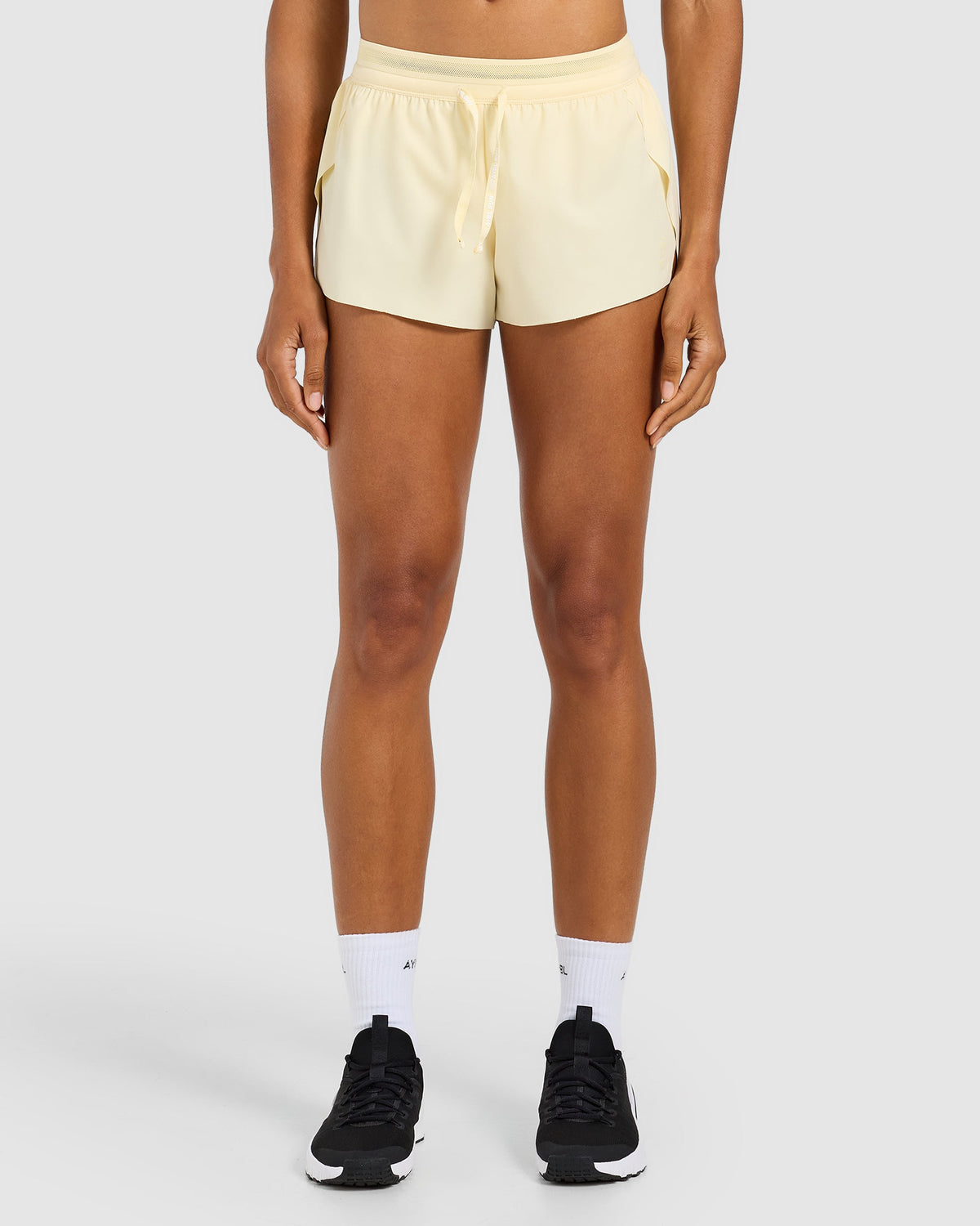 Run Low Rise 3" Shorts - Butter Geel