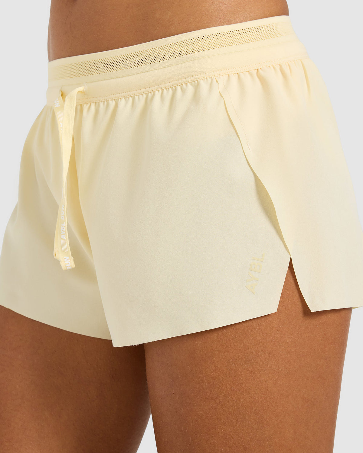Run Low Rise 3" Shorts - Butter Geel