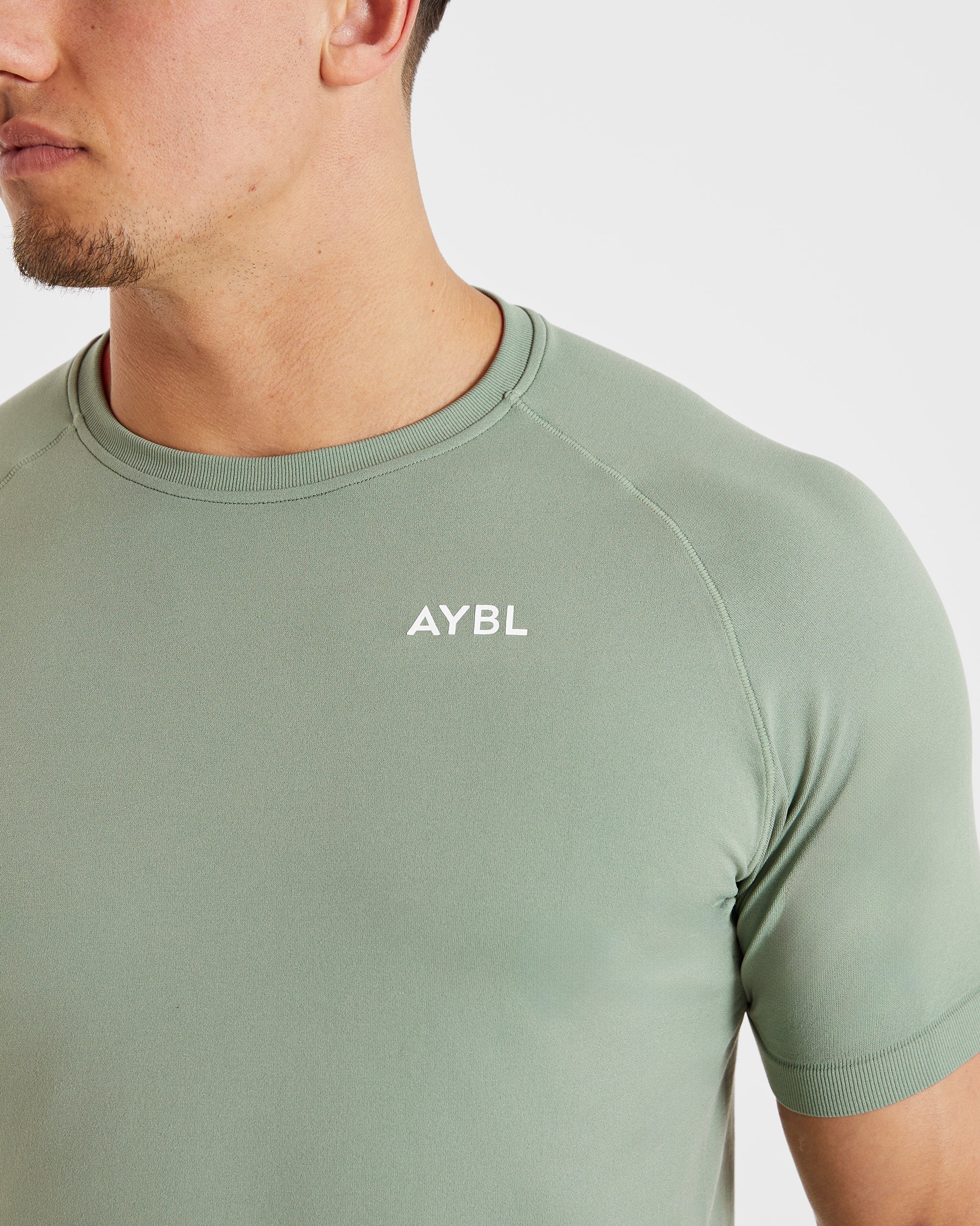 Ascend Seamless T Shirt - Olive Groente