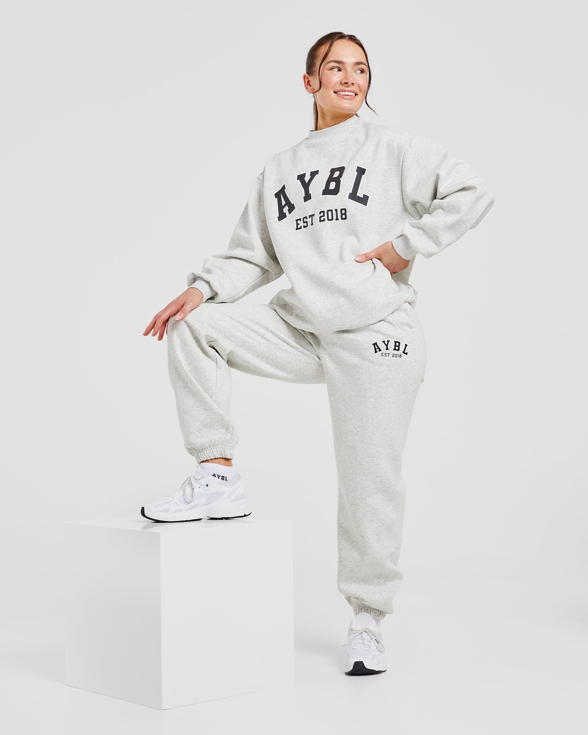 Varsity Graphic Oversized Joggers - Grijs Marl