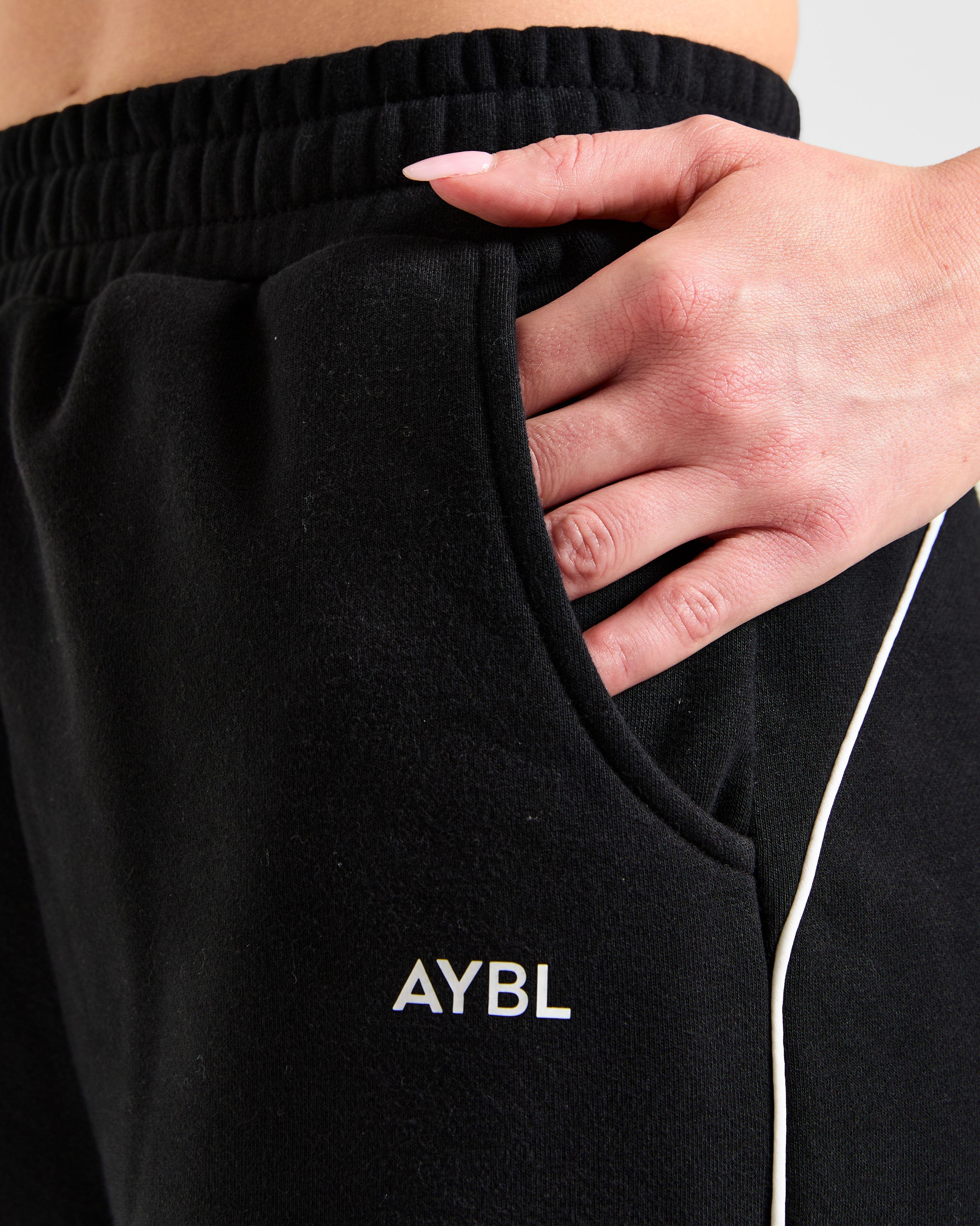 Form Straight Leg Joggers - Zwart