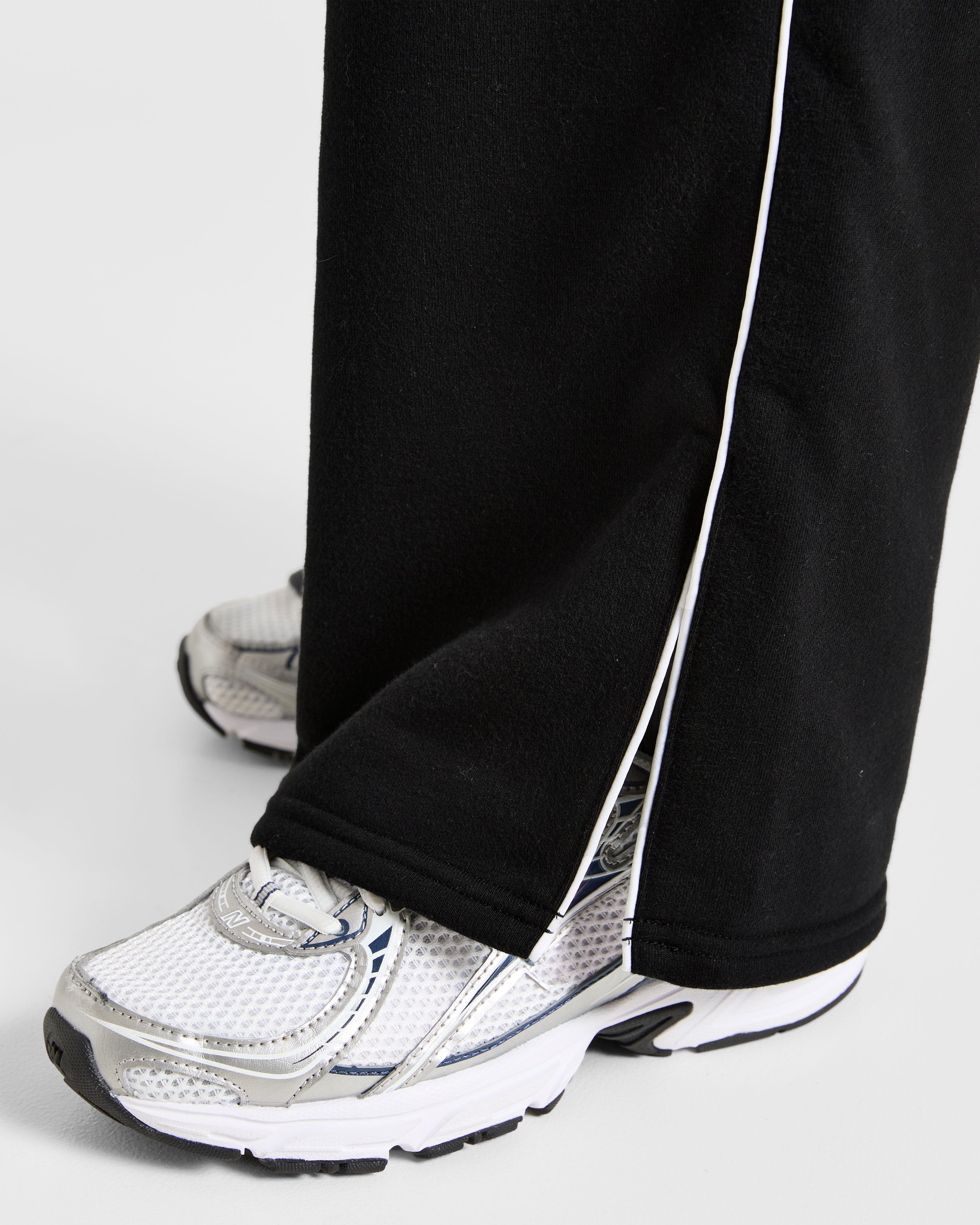 Form Straight Leg Joggers - Zwart