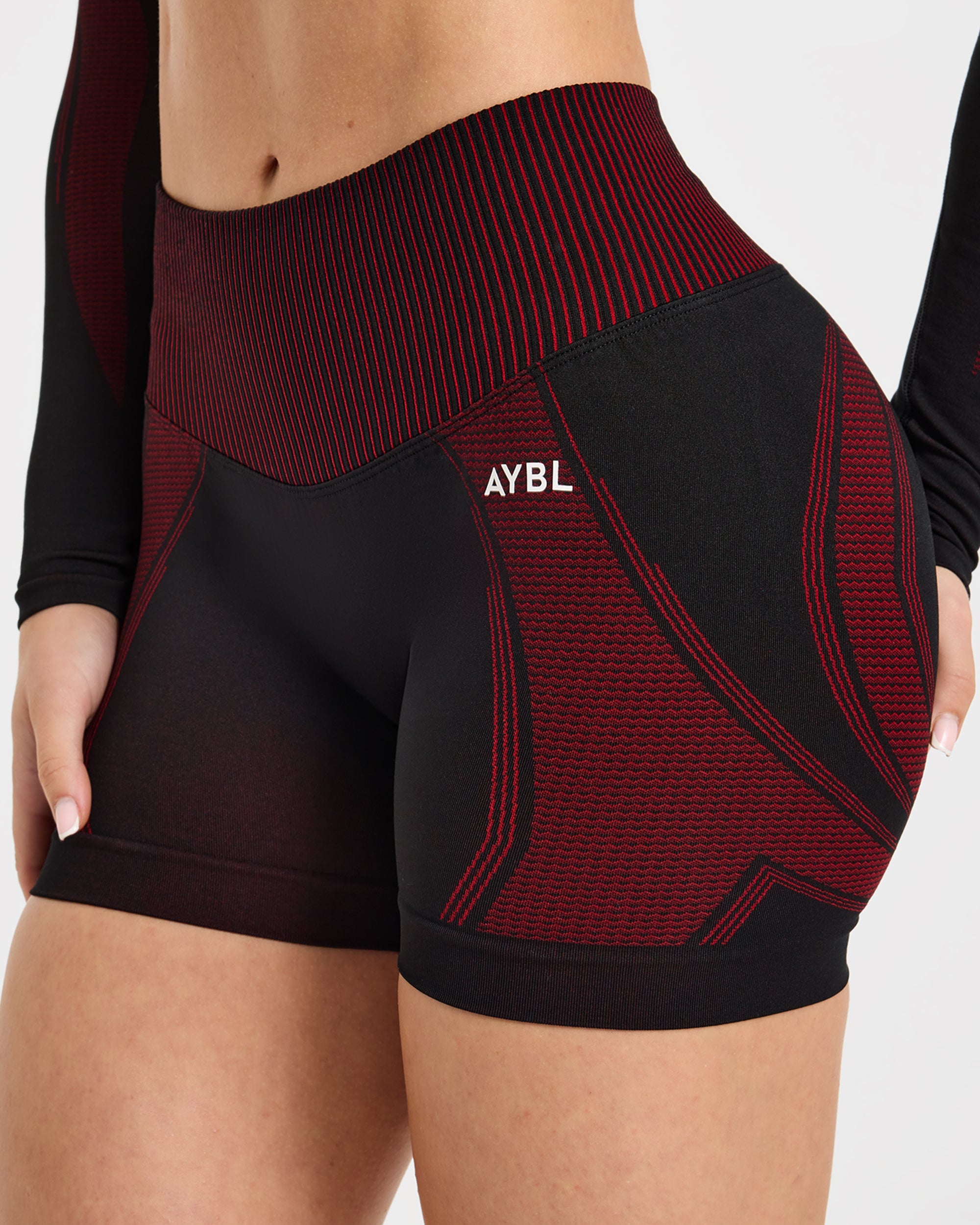 Charge Seamless Shorts - Zwart/Rood