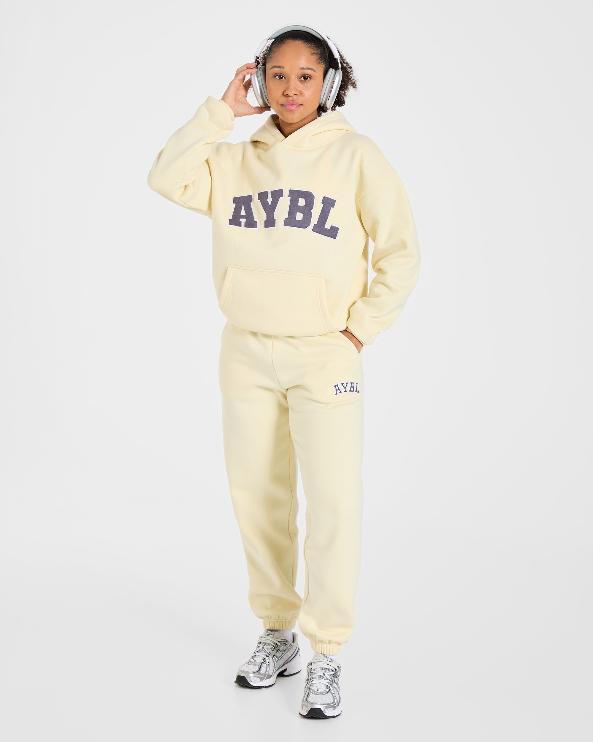 Varsity 2.0 Oversized Joggers - Butter Geel