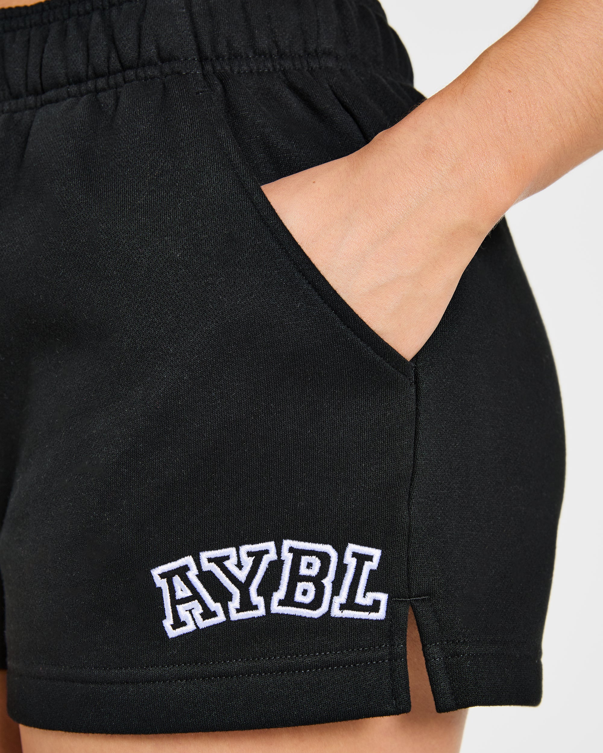 Varsity 2.0 Oversized Shorts - Zwart