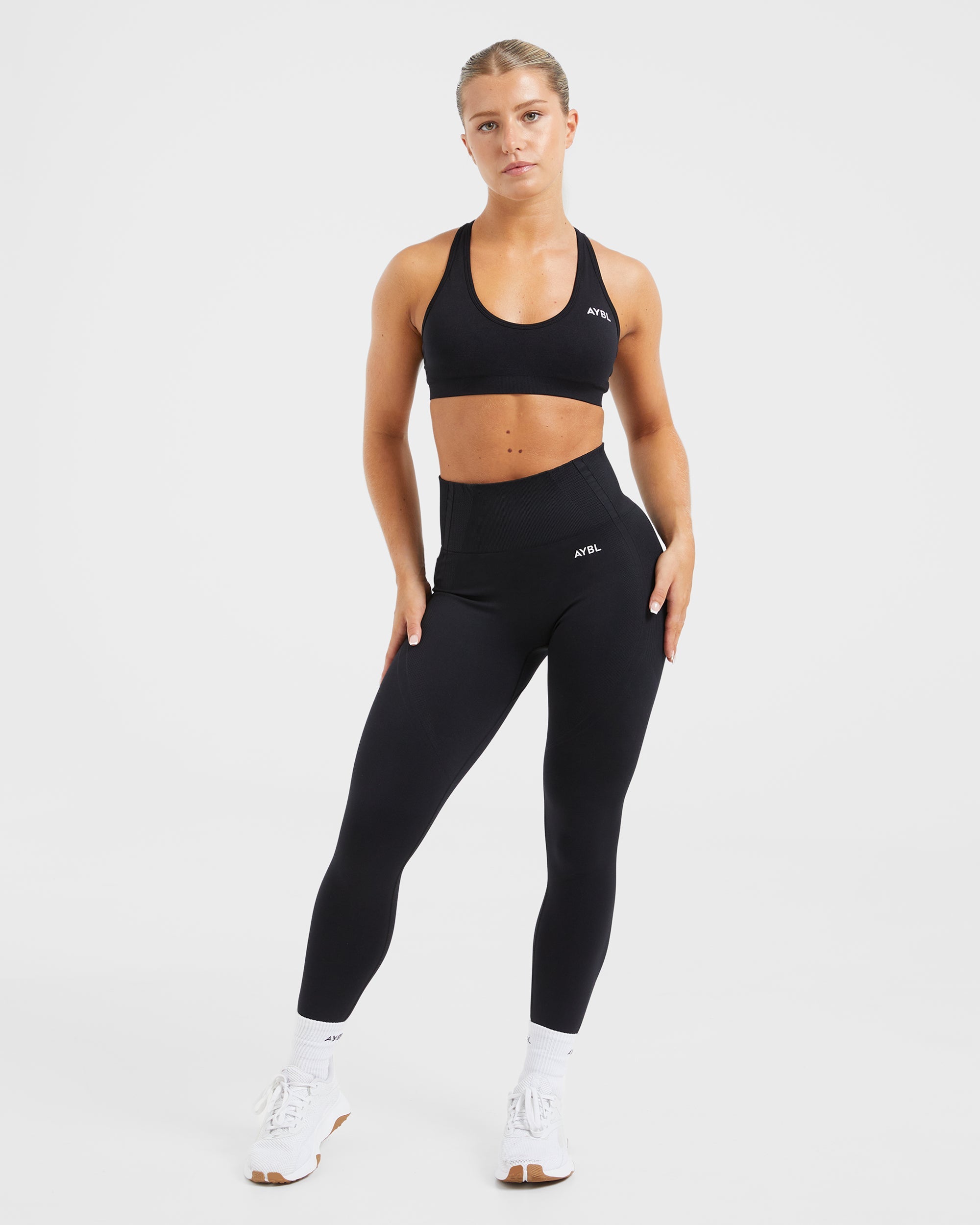 Essential Seamless Racer Back Sports Bra - Zwart