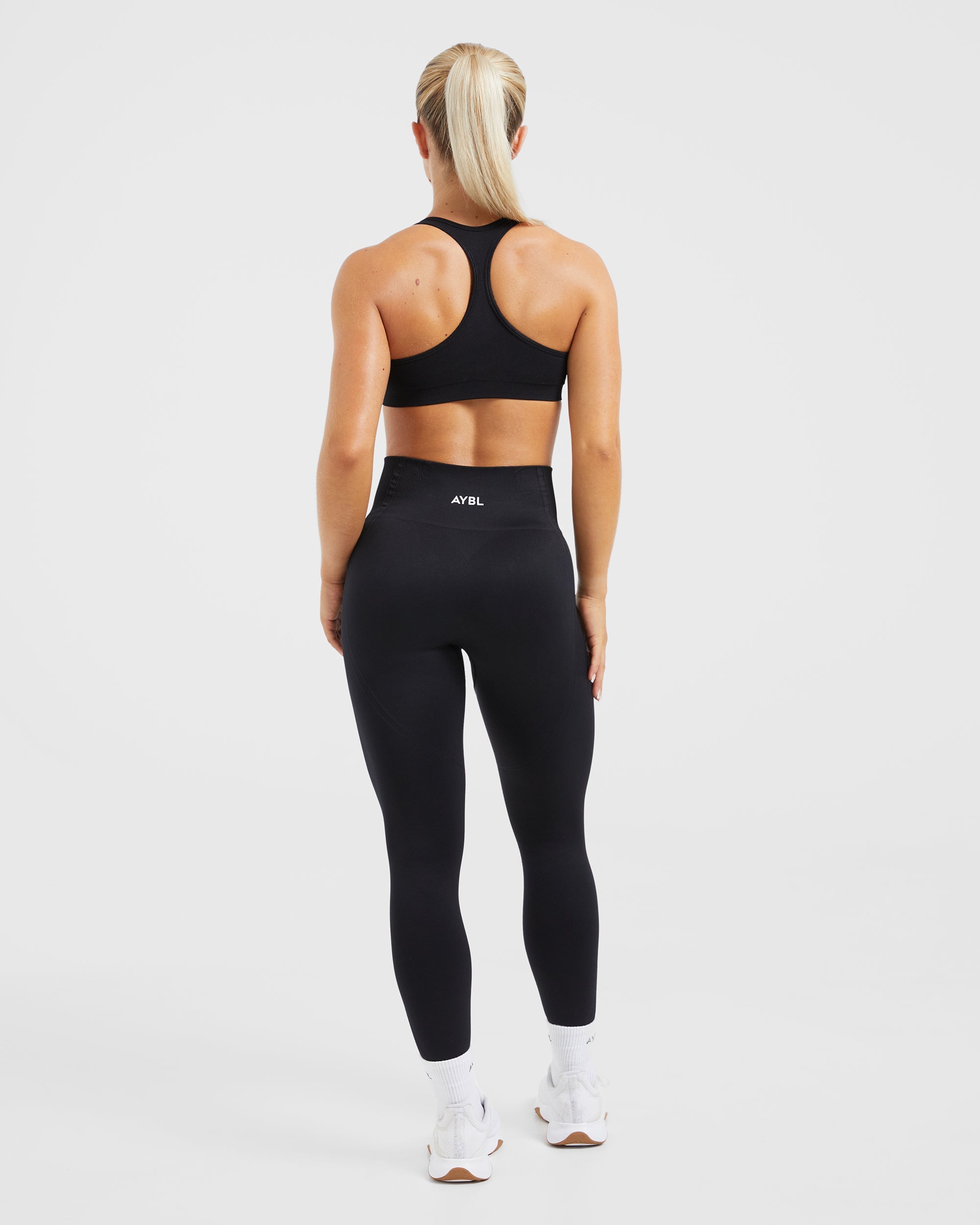 Essential Seamless Racer Back Sports Bra - Zwart