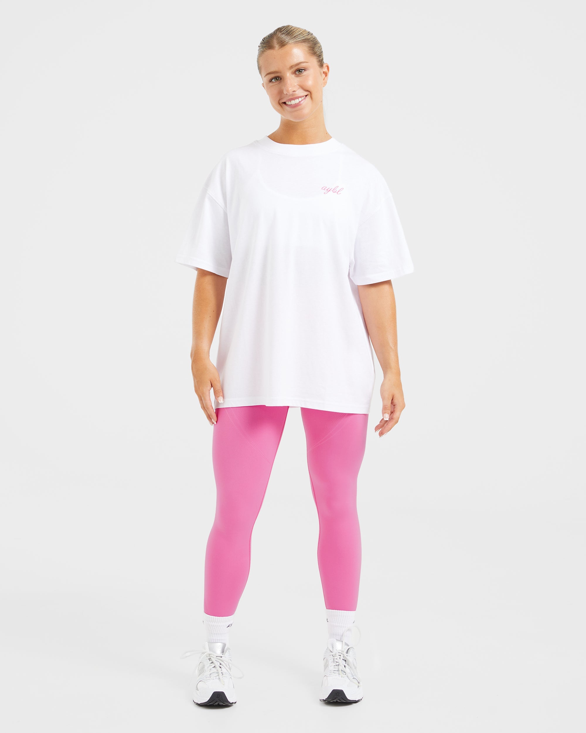 Manifest Oversized T Shirt - Wit/Roze