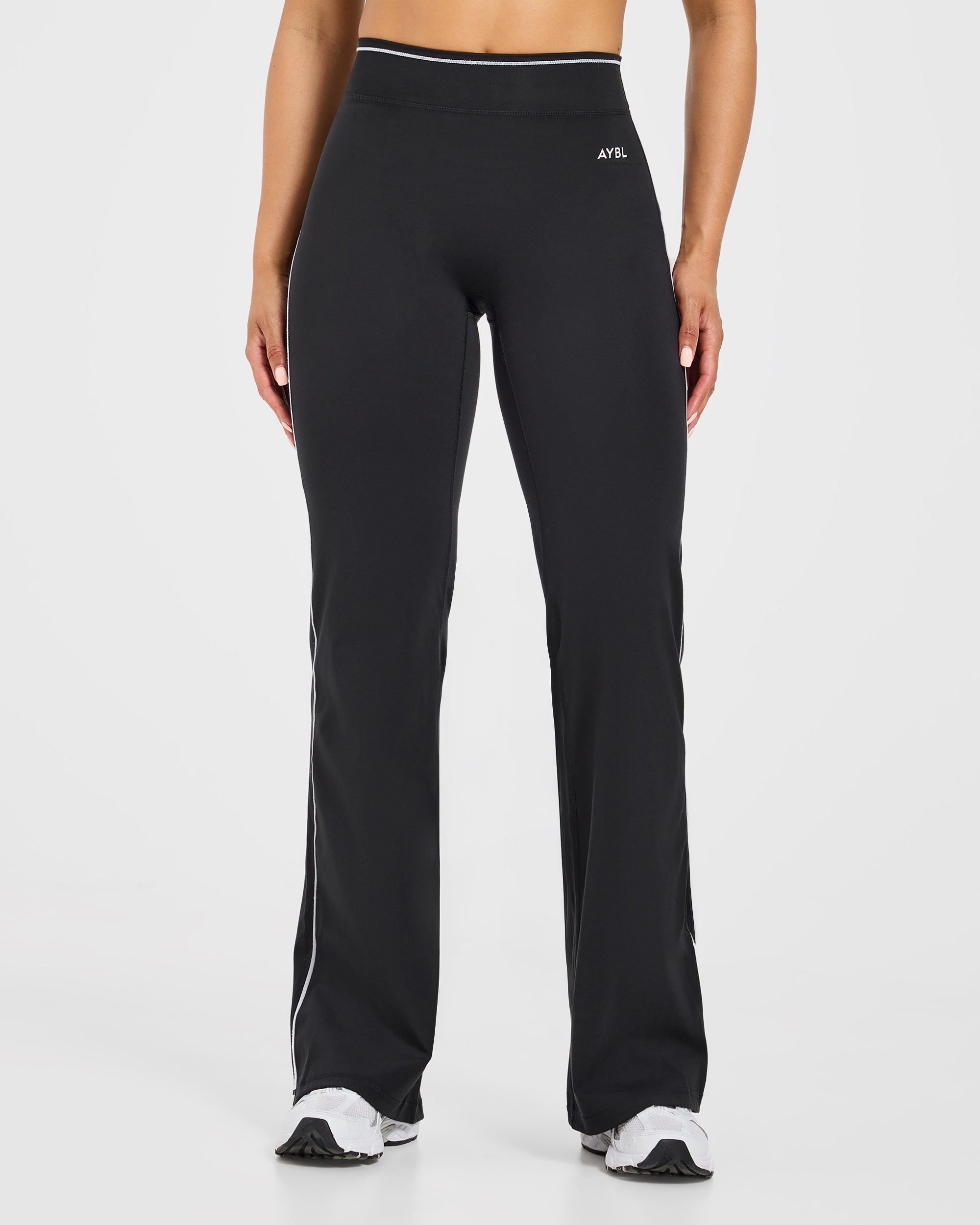 Form Flared Leggings - Zwart