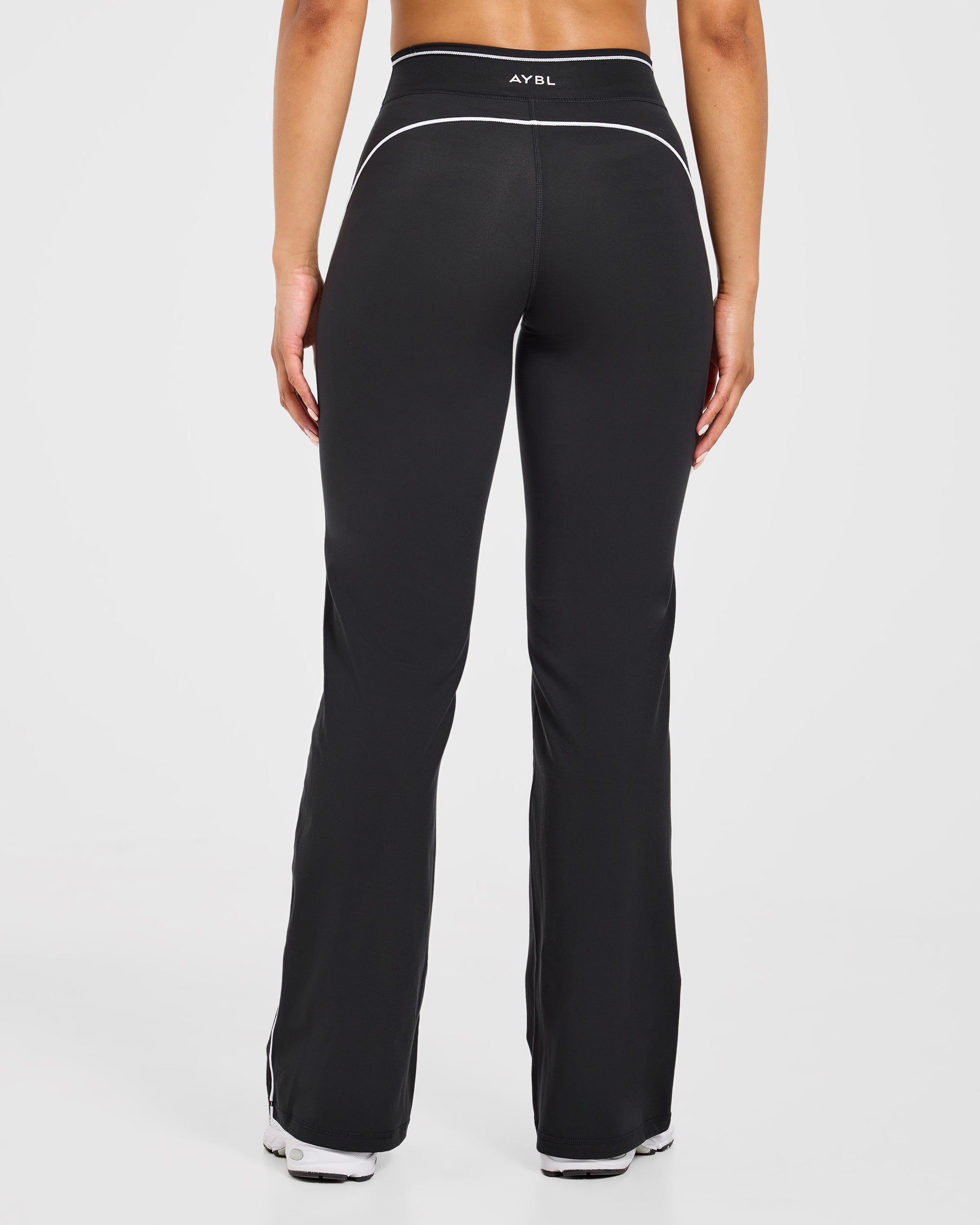 Form Flared Leggings - Zwart