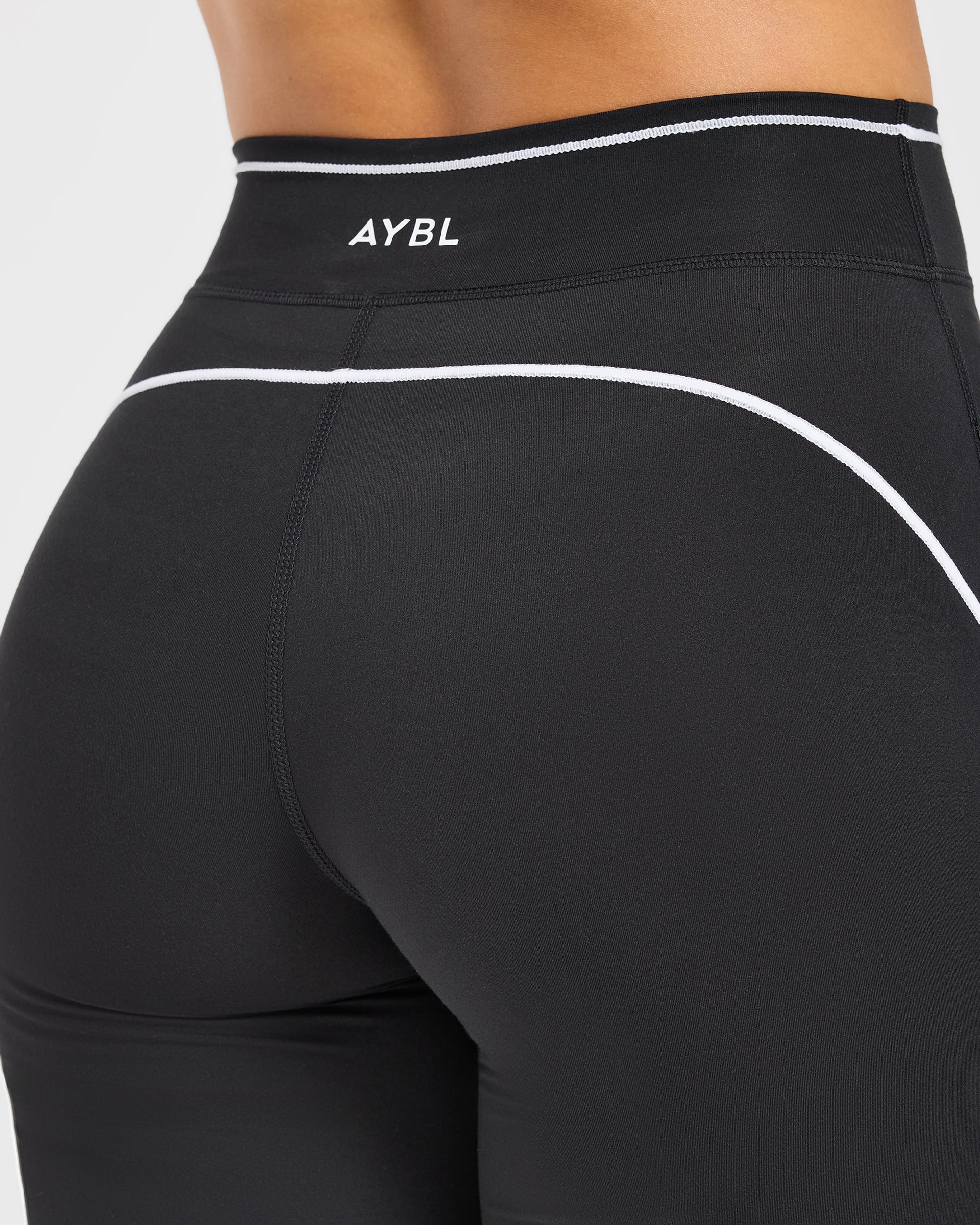 Form Flared Leggings - Zwart