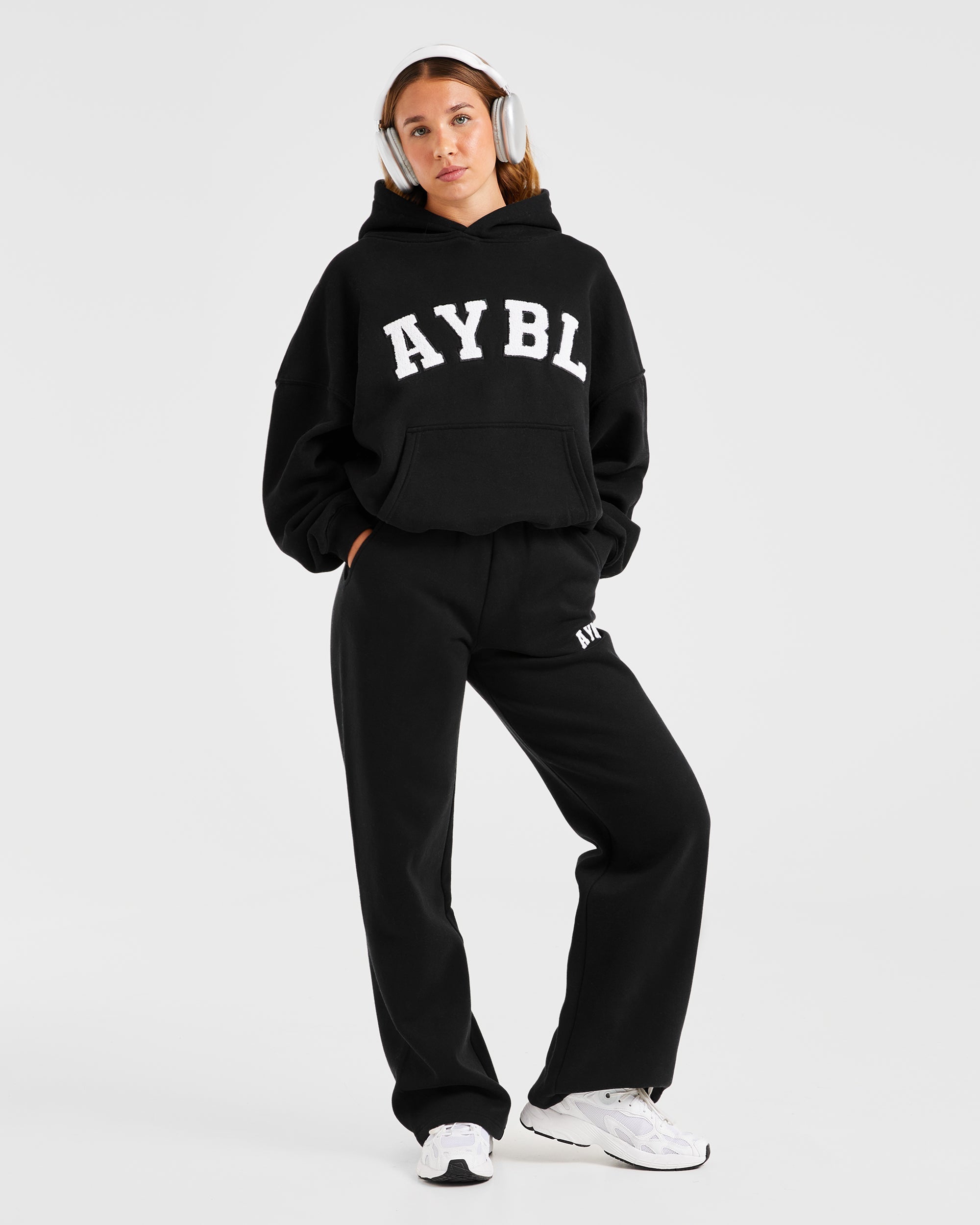 Varsity Oversized Straight Leg Joggers - Zwart