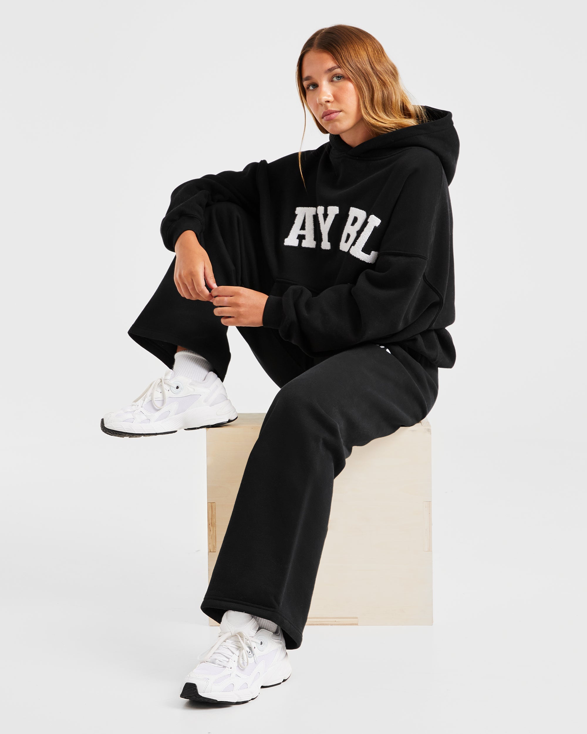 Varsity Oversized Straight Leg Joggers - Zwart