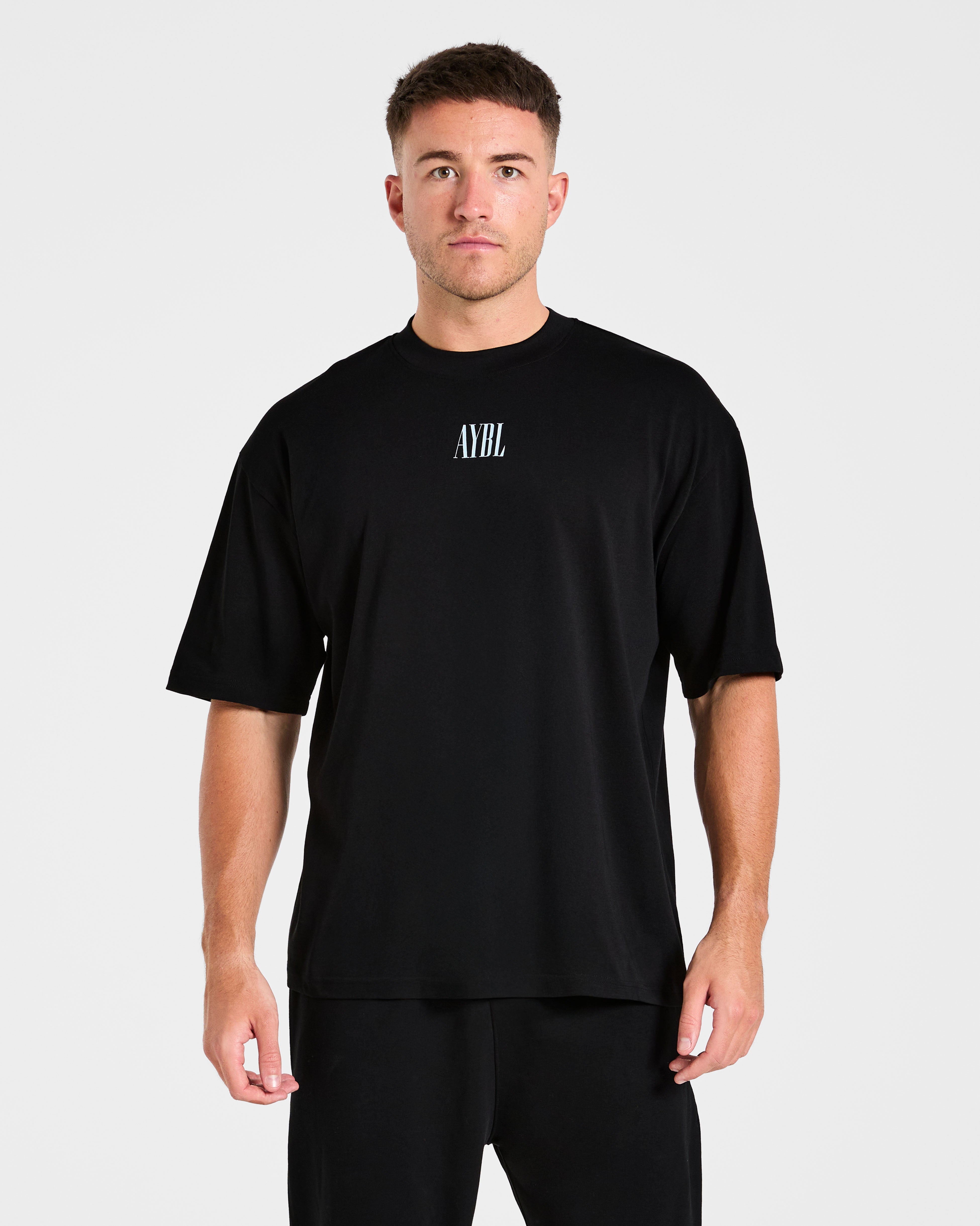 Strength Of Titans Oversized T Shirt - Zwart