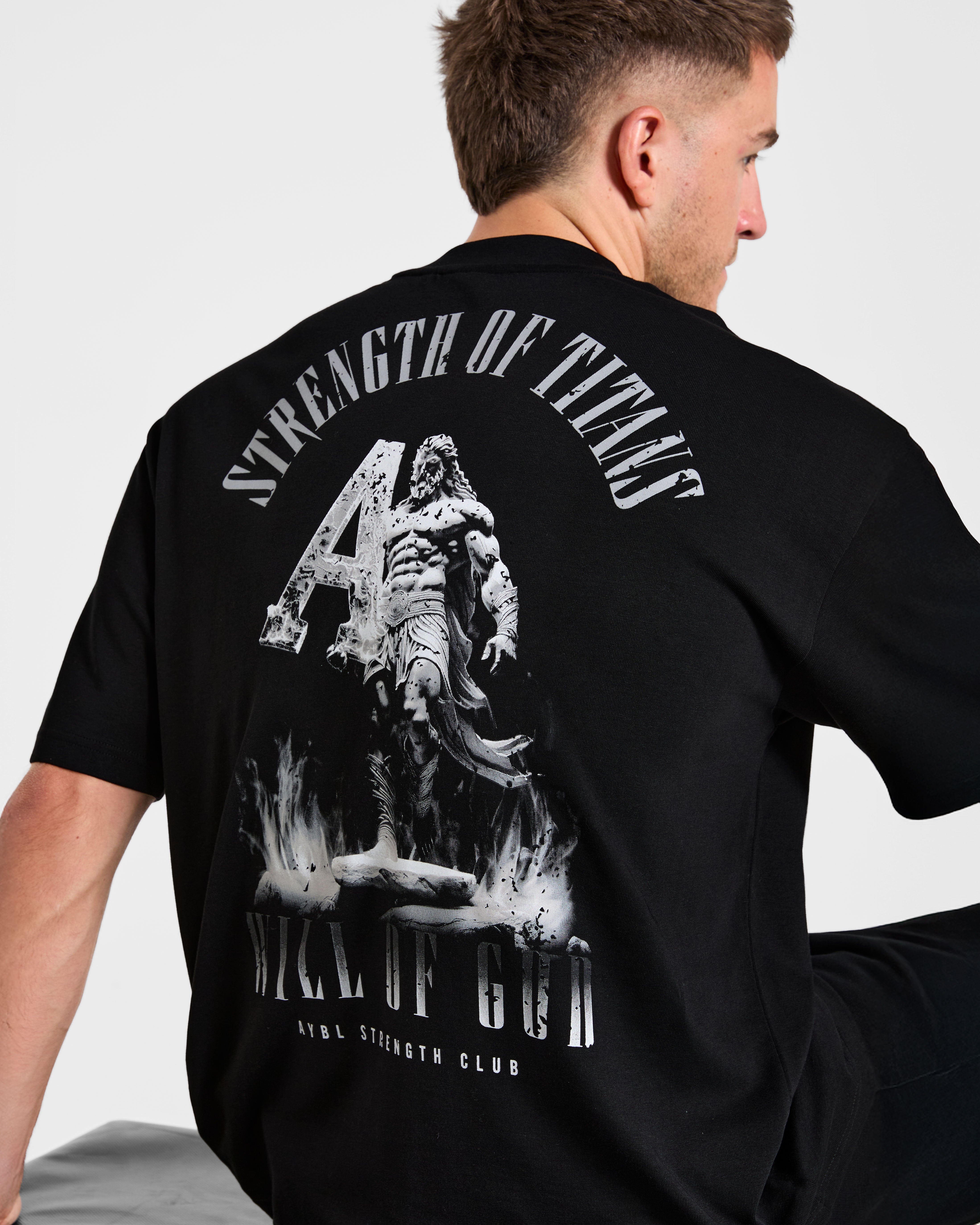 Strength Of Titans Oversized T Shirt - Zwart