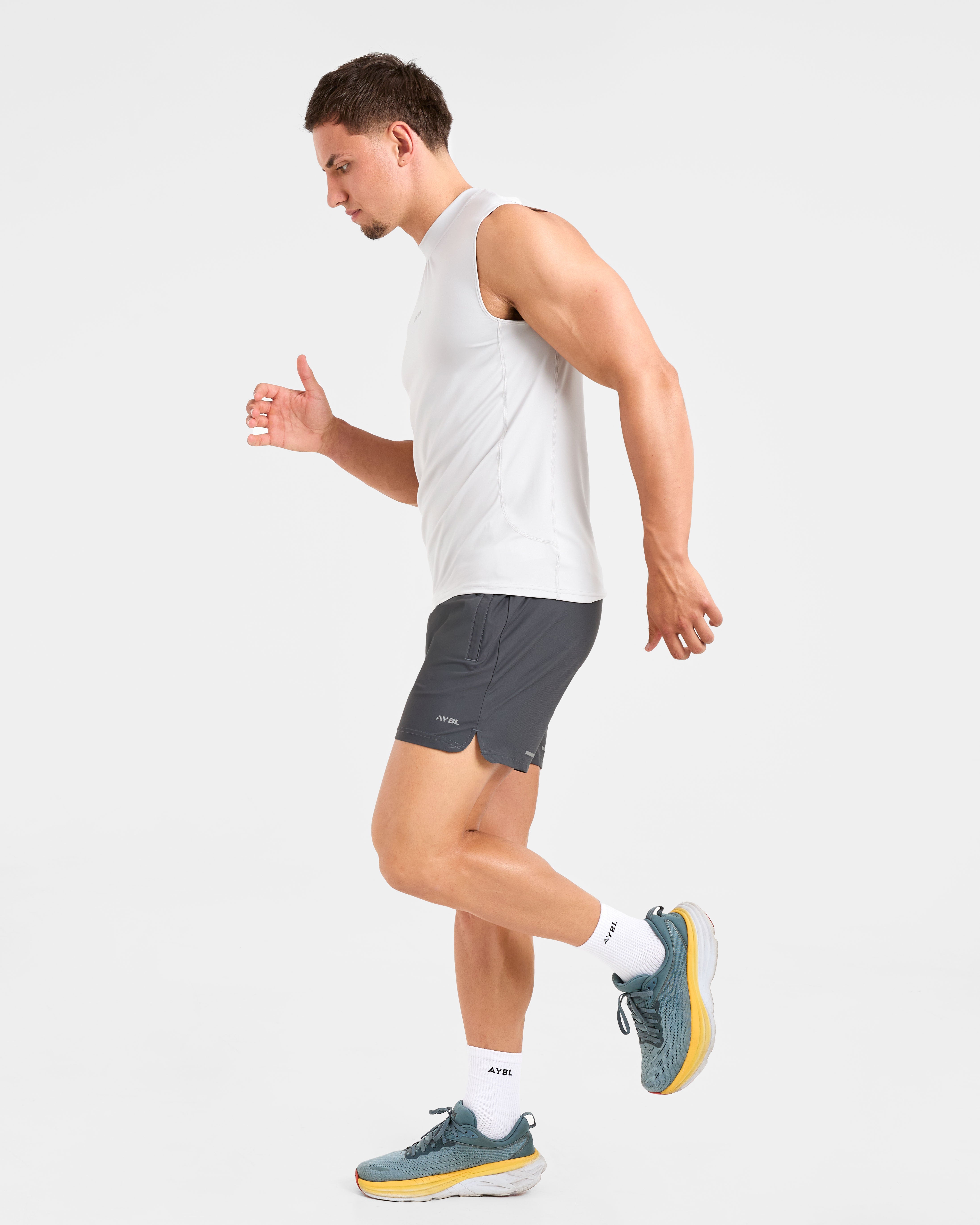Run 5" Shorts - Hurricane Grijs