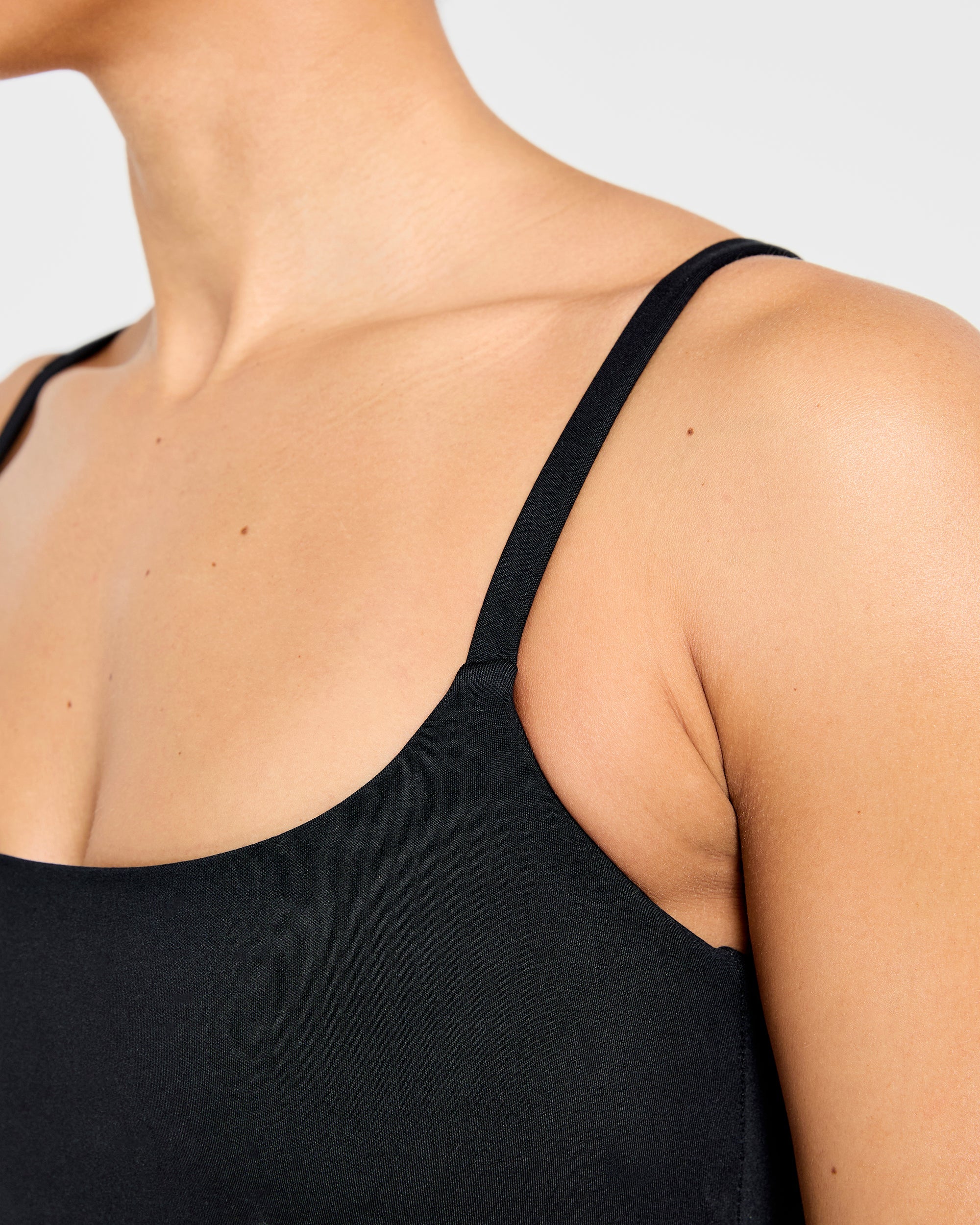 Essential Strappy Tank Top - Zwart