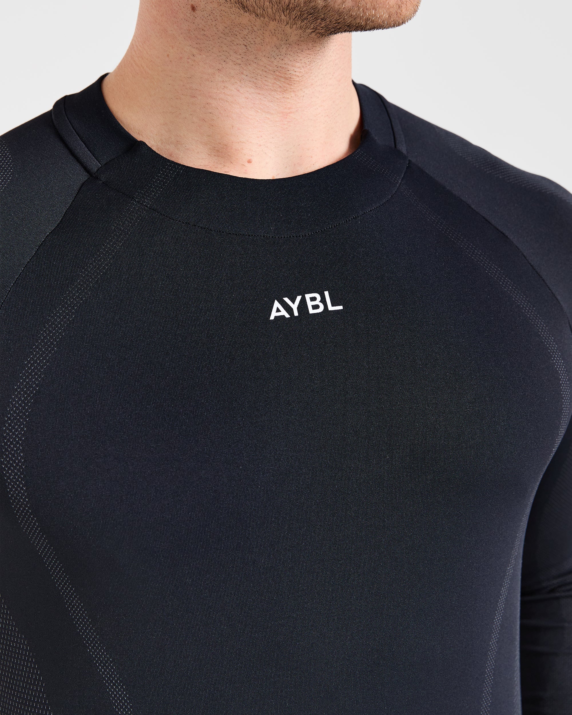Attain Seamless Long Sleeve T Shirt - Zwart