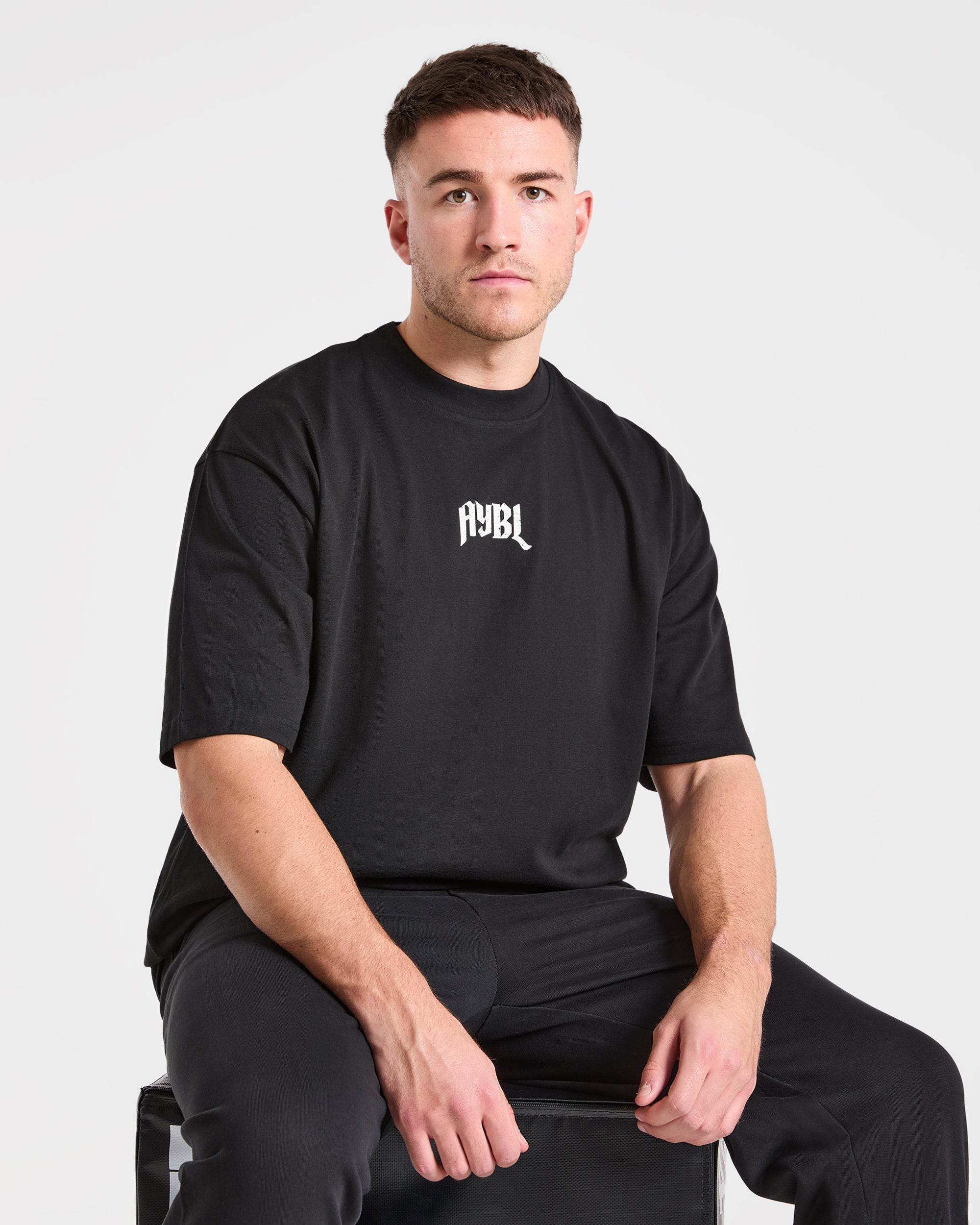 Heavy Lifting Gothic Oversized T Shirt - Zwart/Off Wit