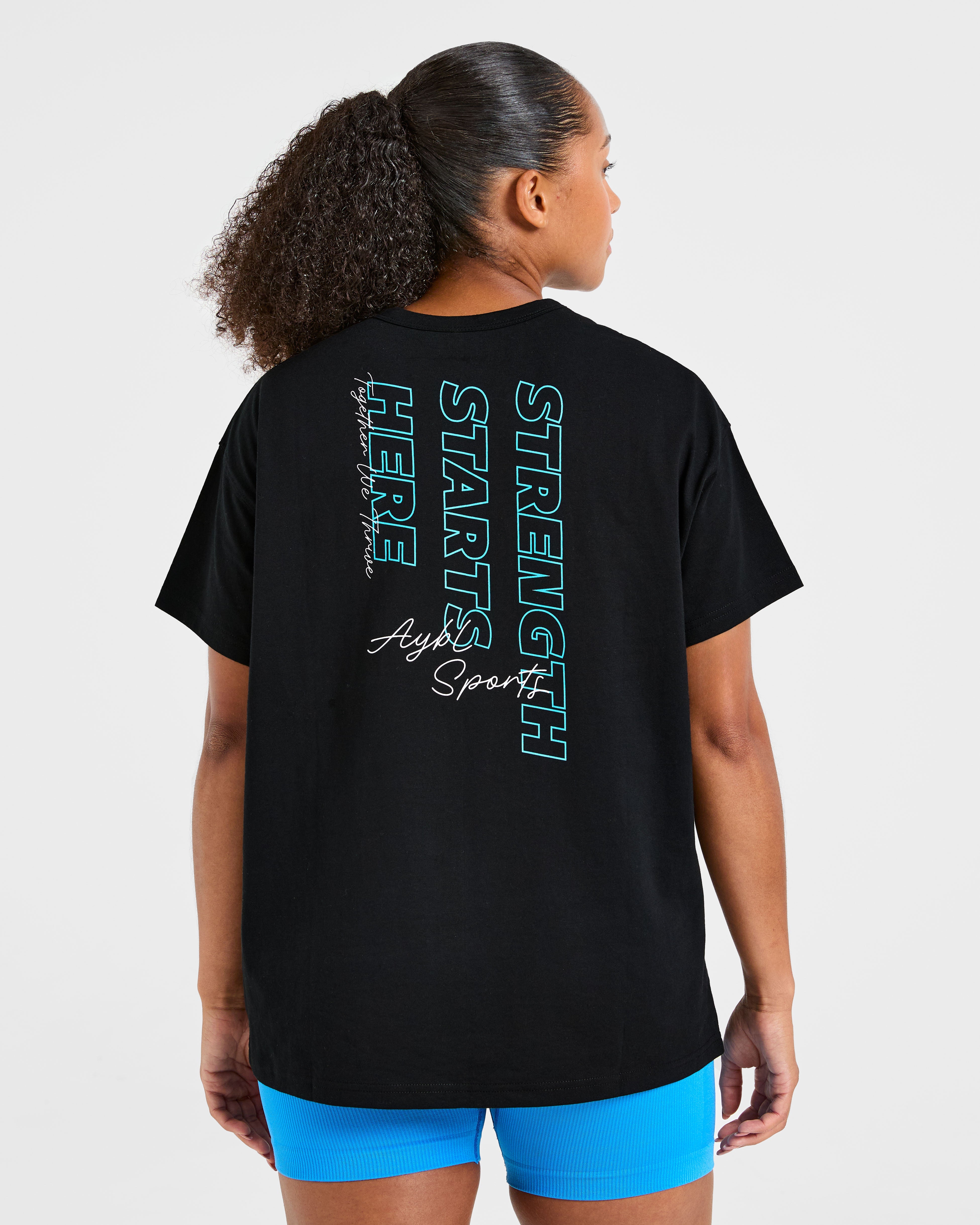 Strength Starts Here Oversized T Shirt - Zwart/Blauw