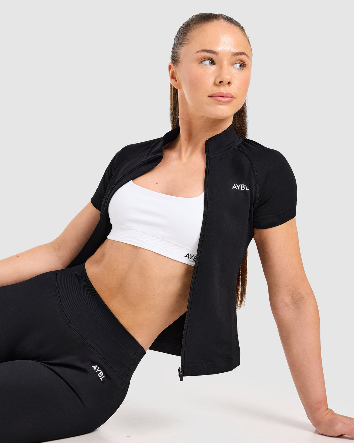 Enhance Seamless Short Sleeve Zip Up Jacket - Zwart