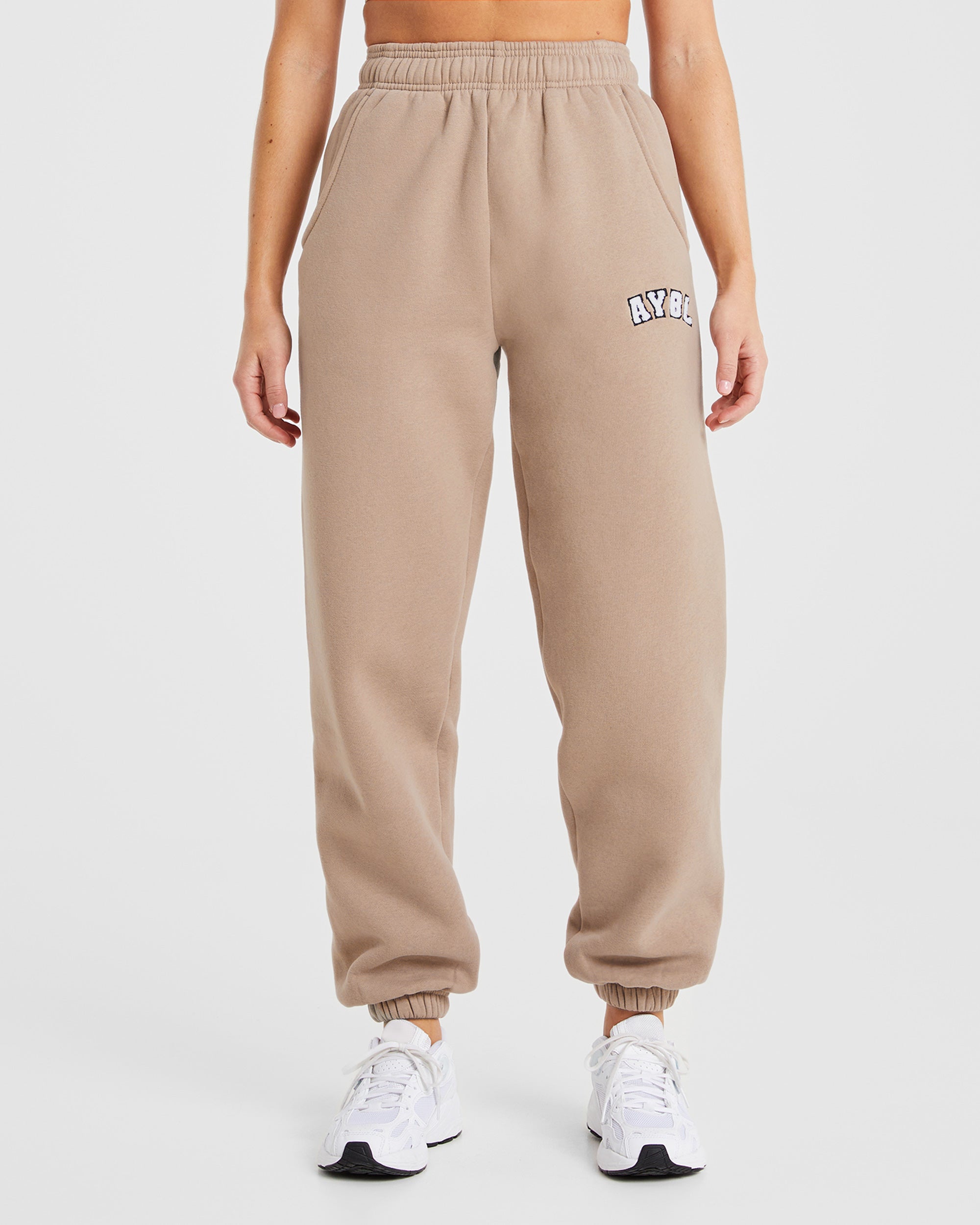 Varsity Oversized Joggers - Latte Bruin