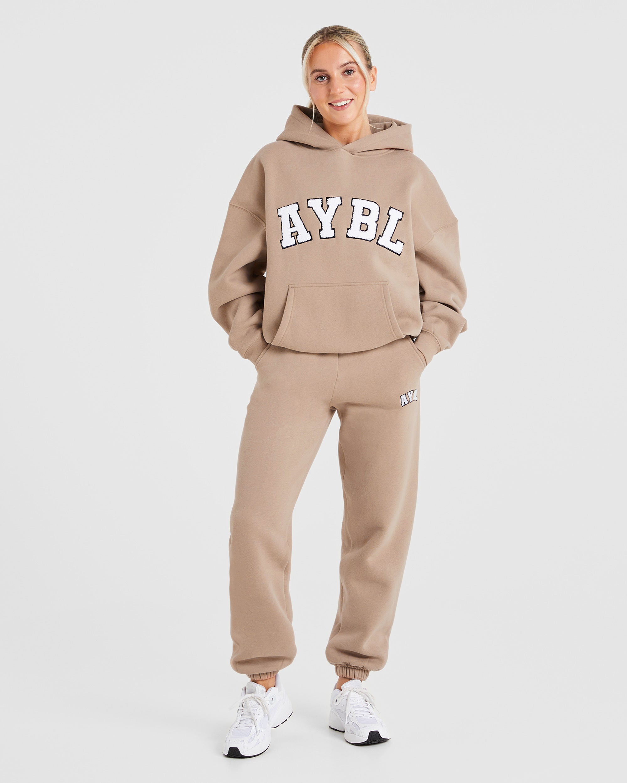 Varsity Oversized Hoodie - Latte Bruin