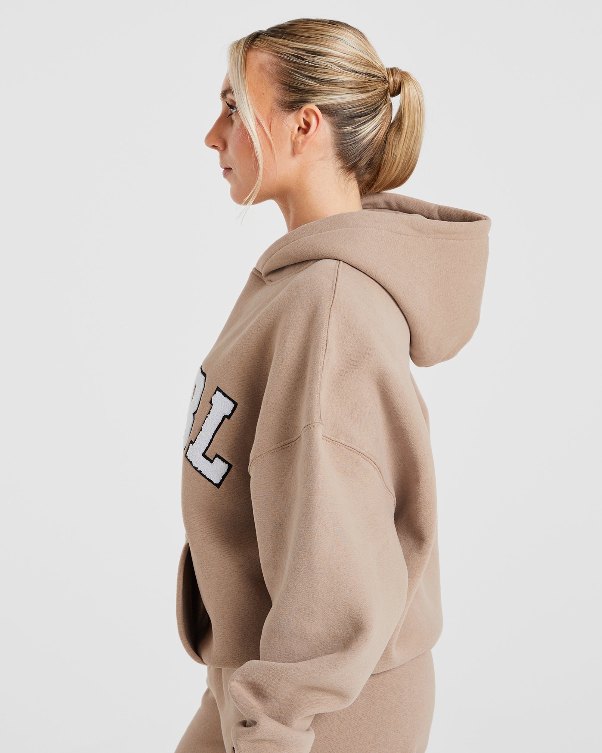 Varsity Oversized Hoodie - Latte Bruin