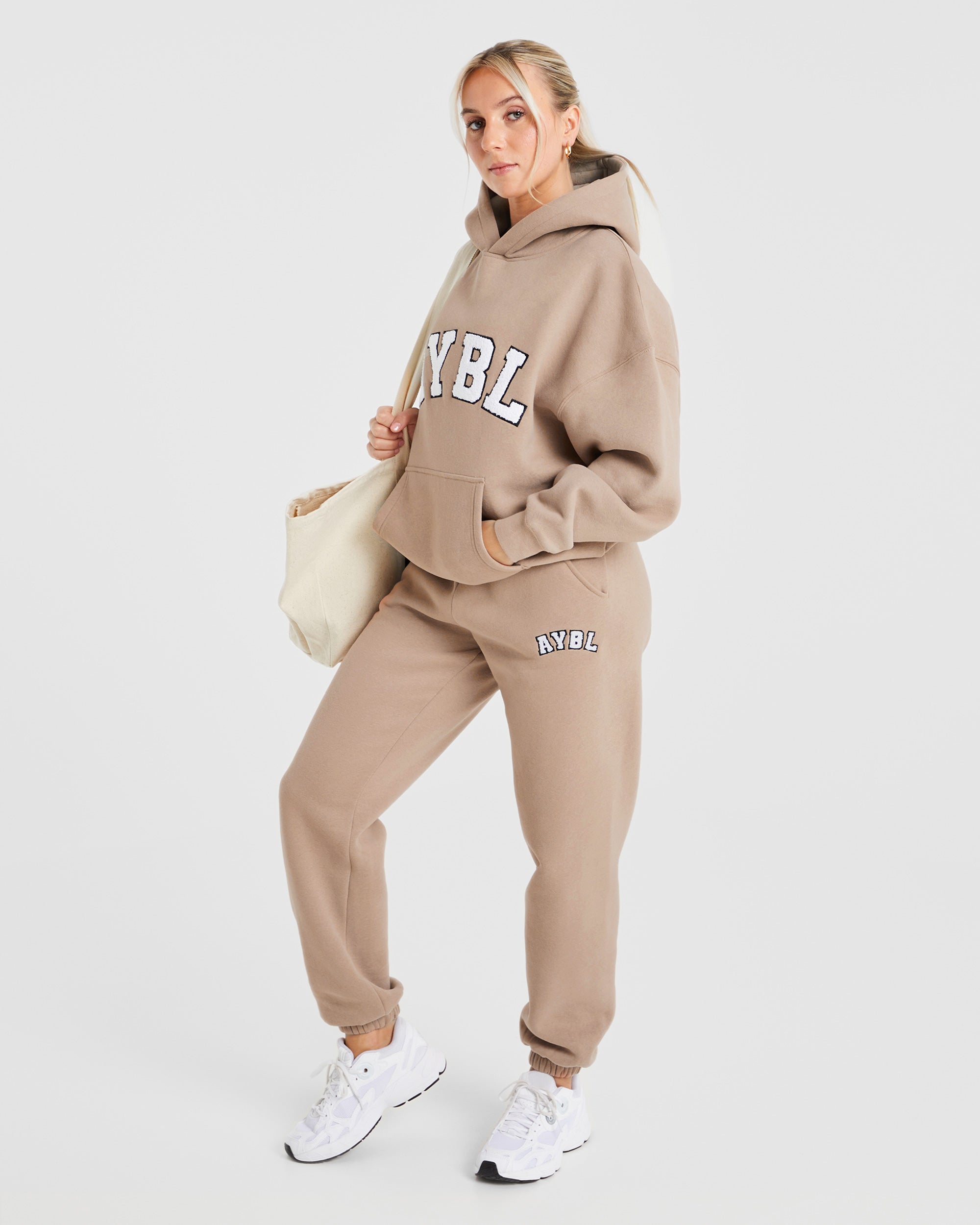 Varsity Oversized Hoodie - Latte Bruin