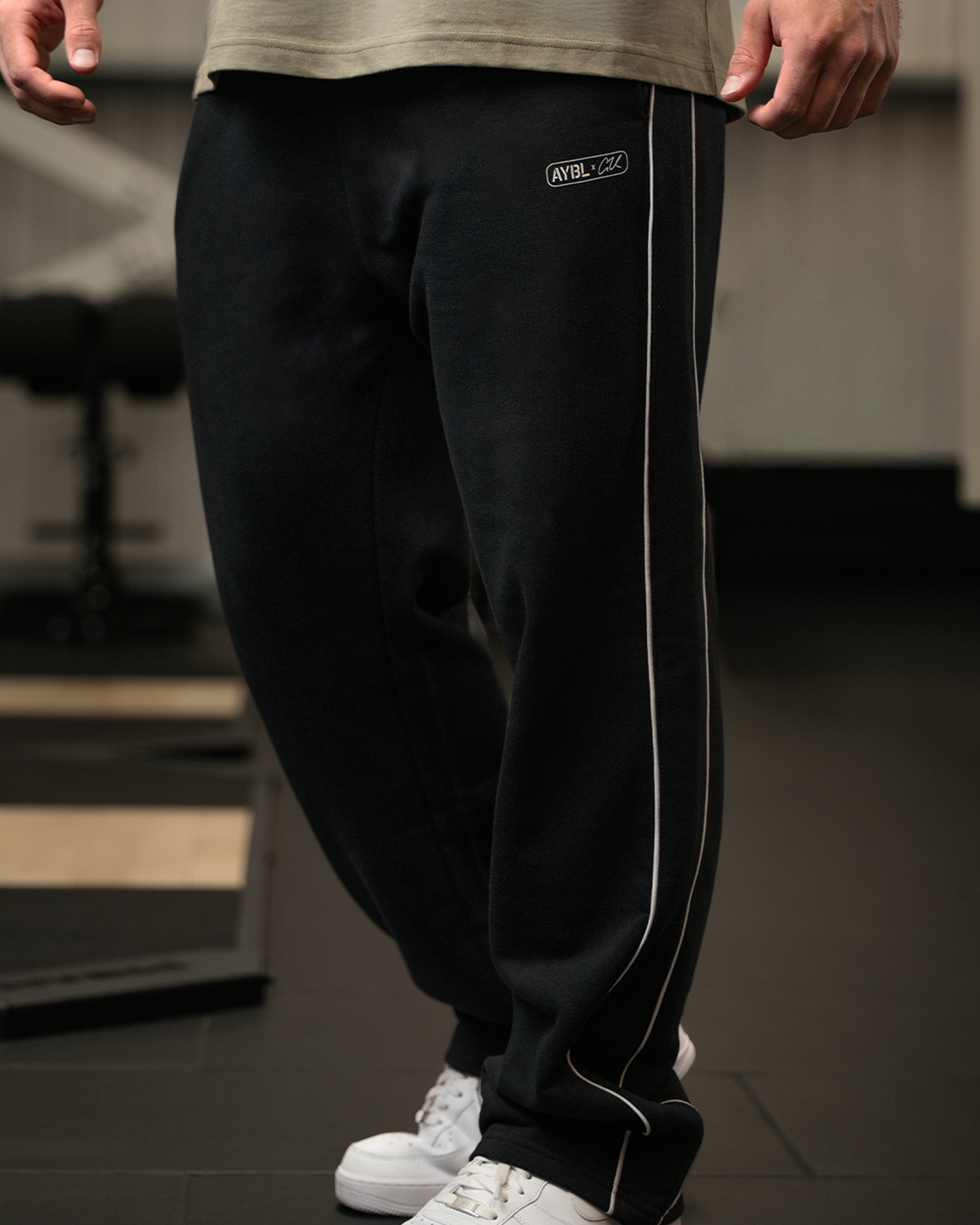 Cam Kissel x Oversized Straight Leg Joggers - Zwart