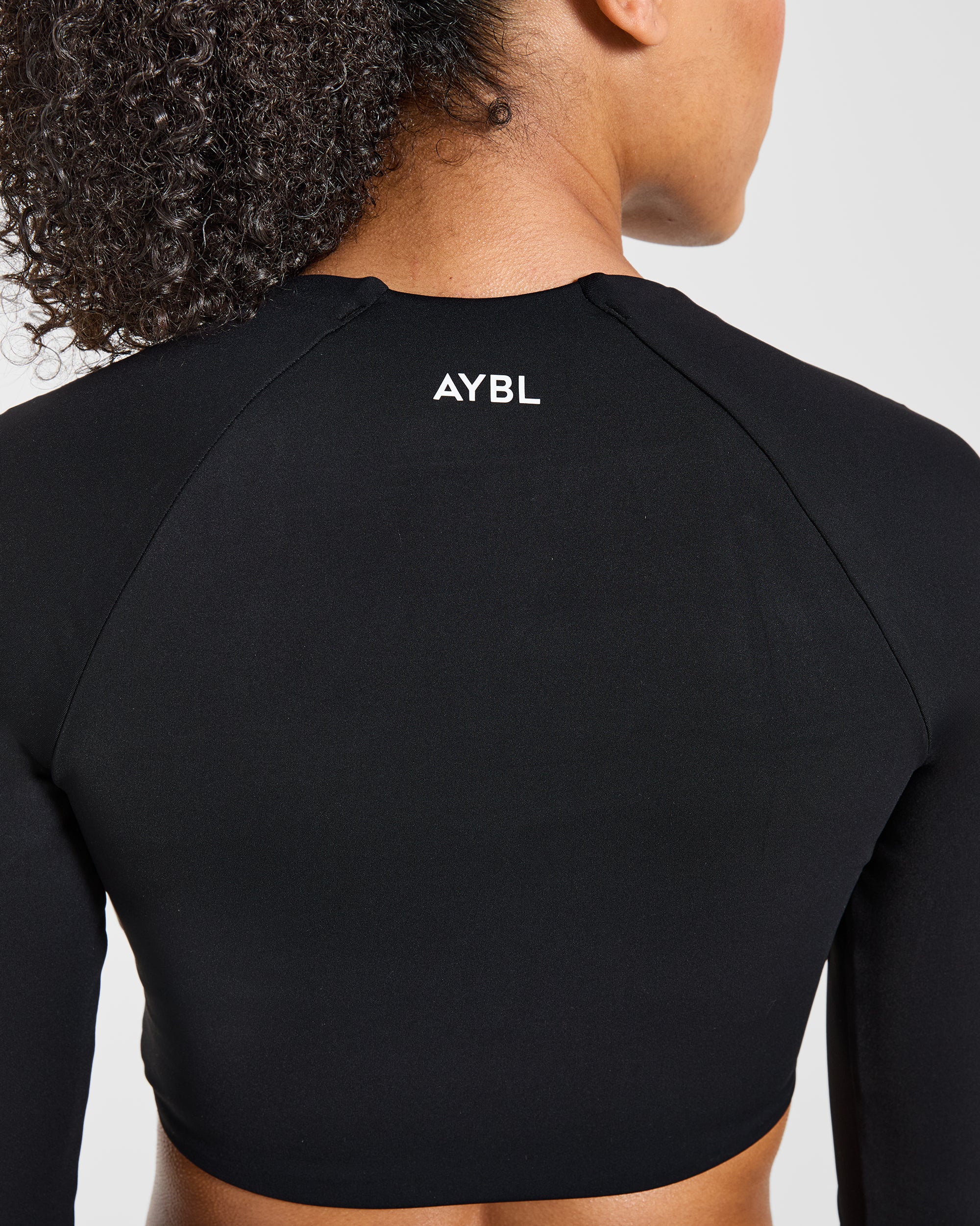 Physique Long Sleeve Crop Top - Zwart
