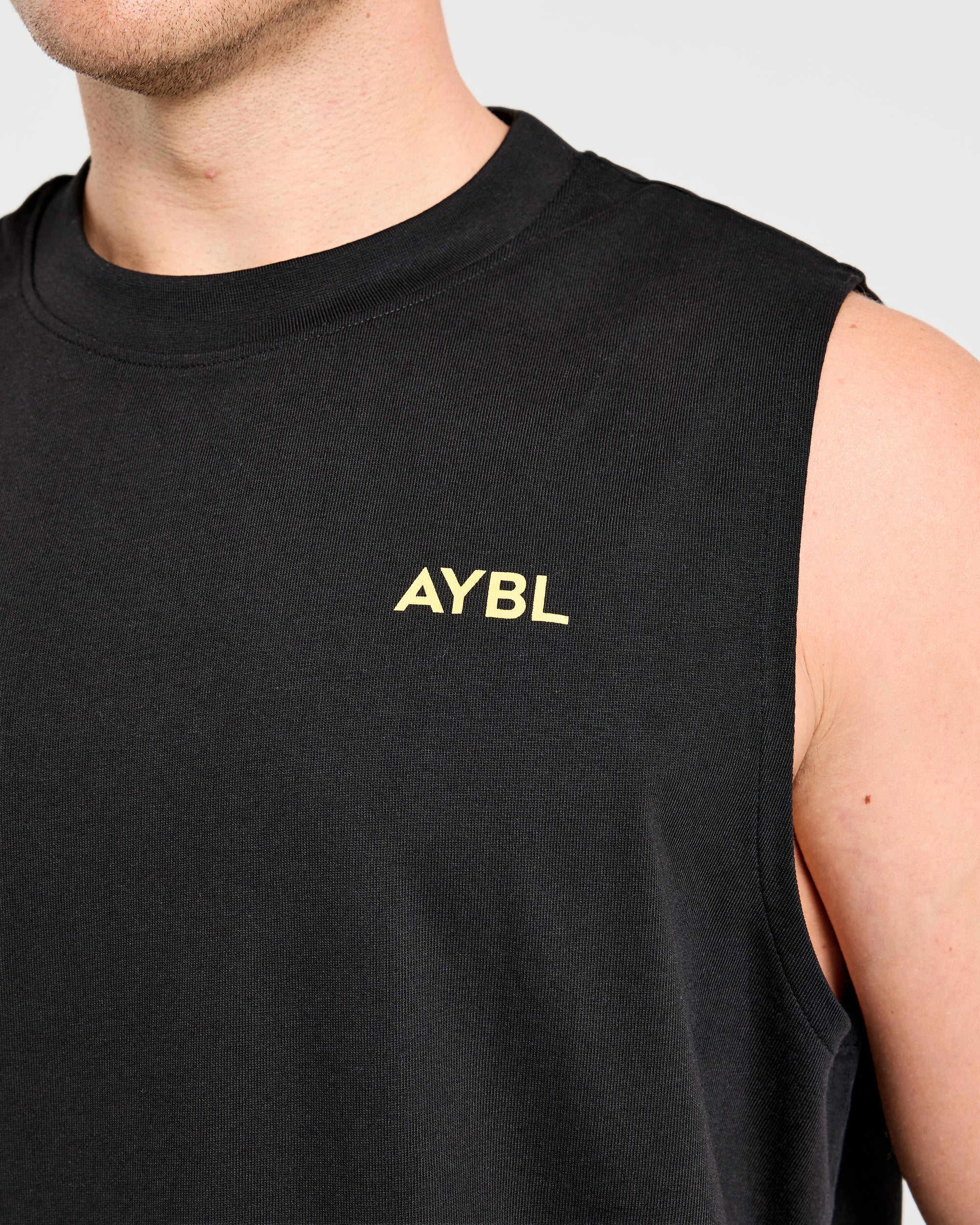 Essential Oversized Graphic Tank - Zwart/Geel