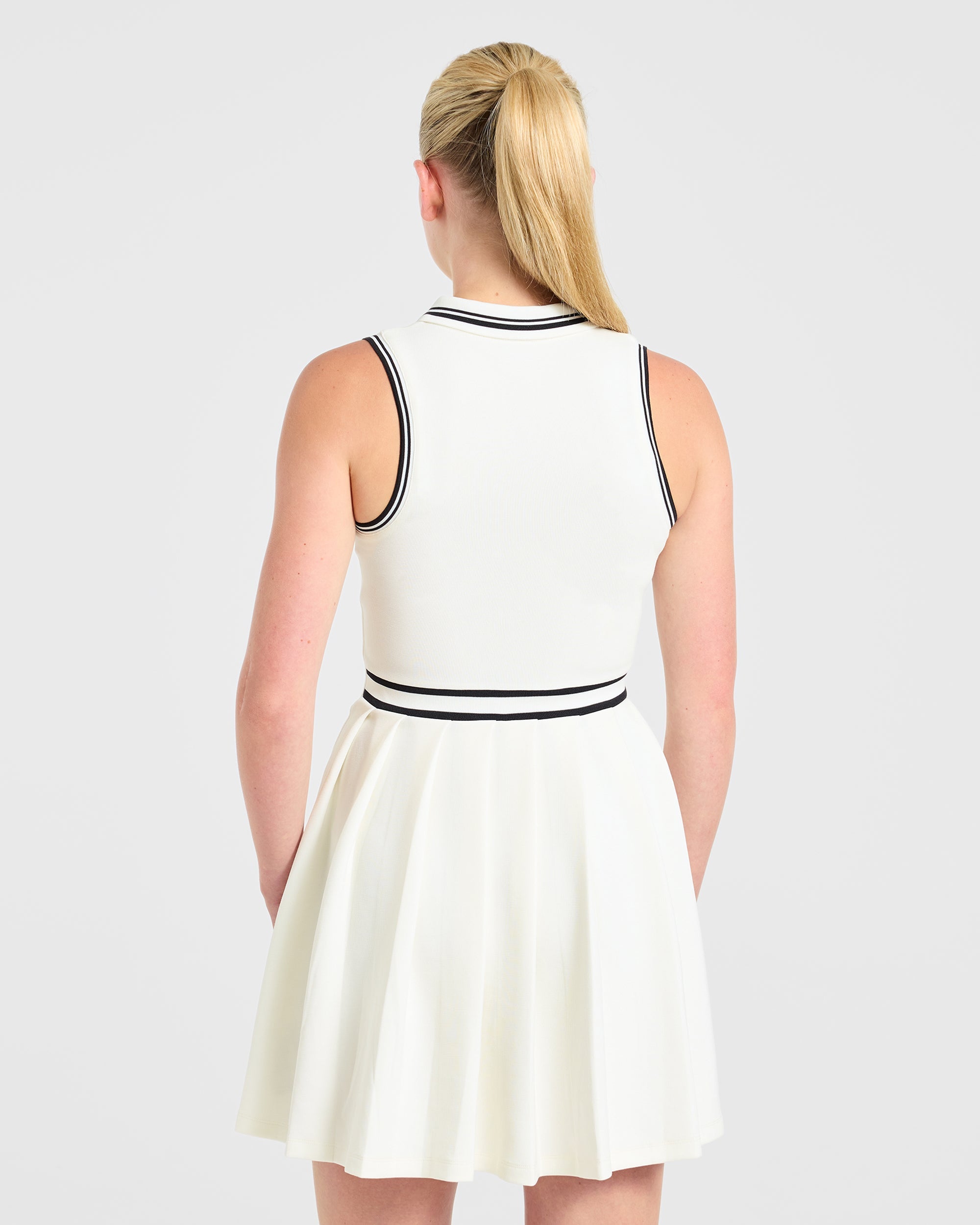 Classic Pleated Dress - Wit