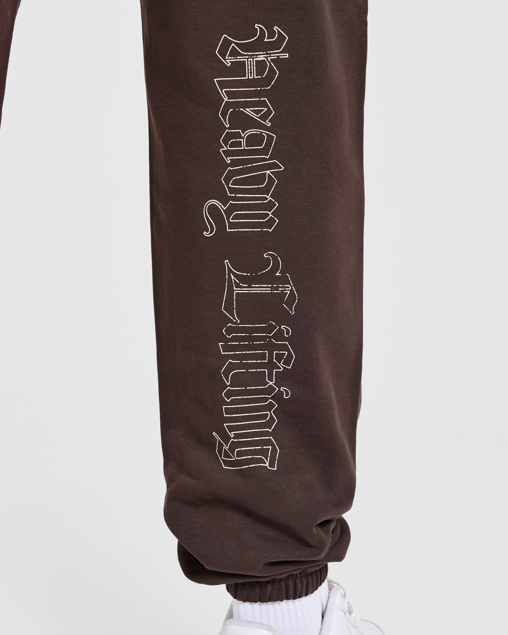 Heavy Lifting Gothic Oversized Joggers - Bruin/Crème
