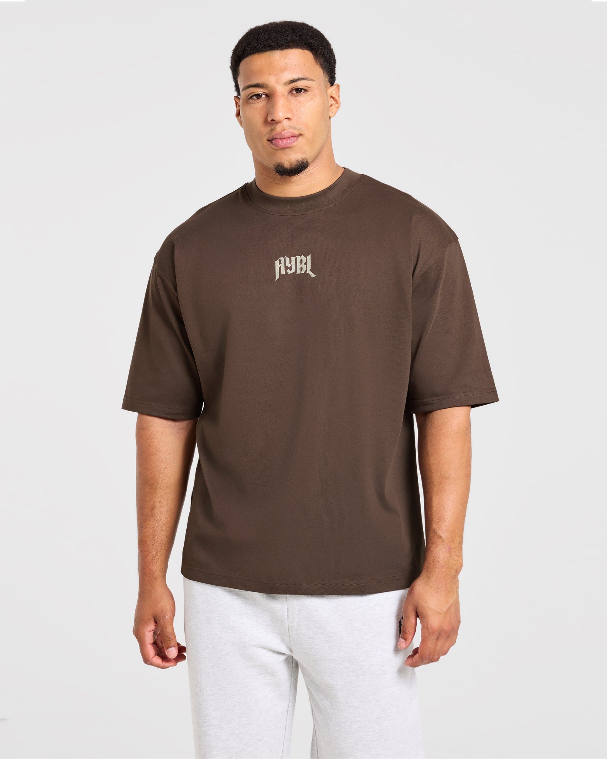 Heavy Lifting Gothic Oversized T Shirt - Bruin/Crème