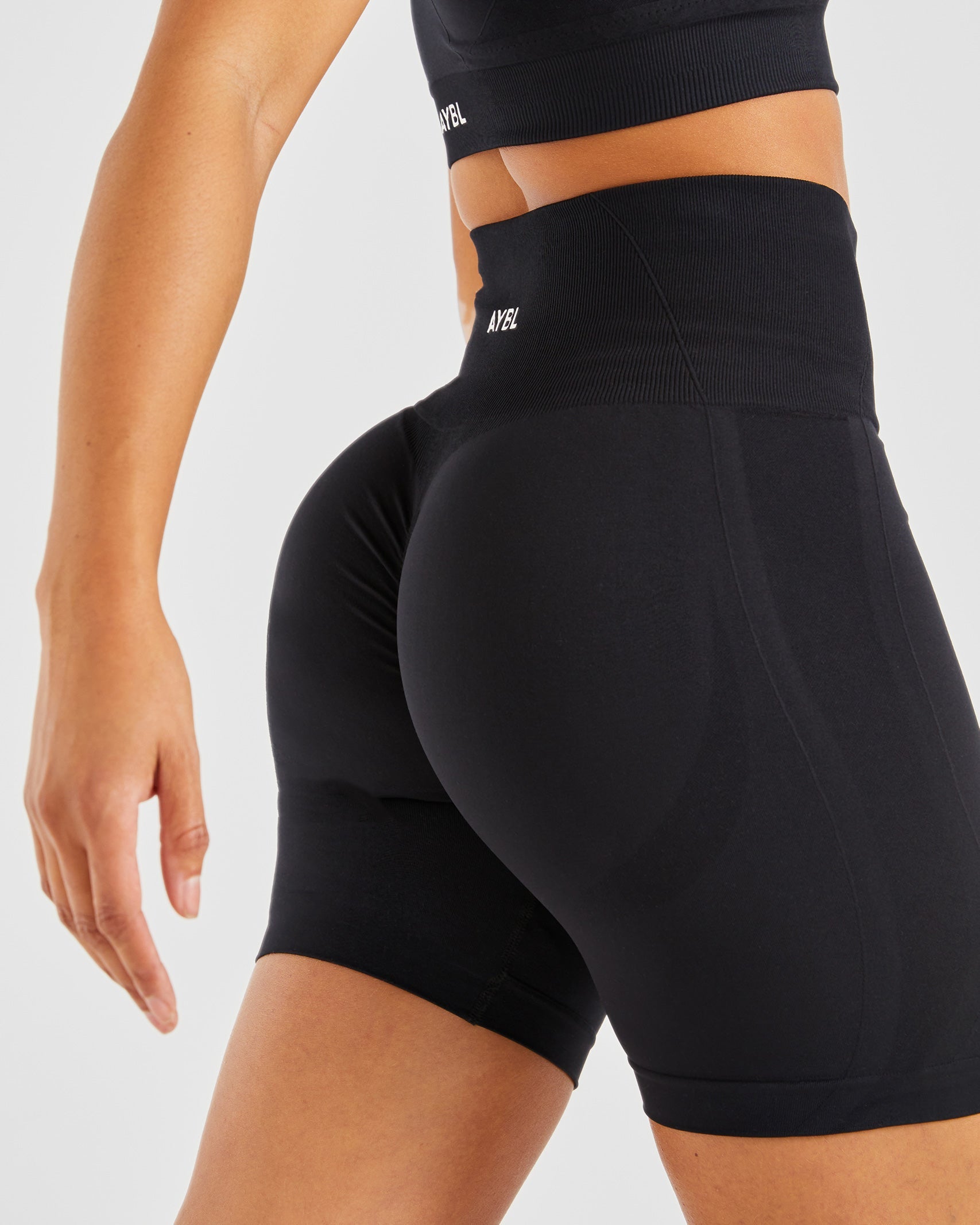 Empower Seamless Cycling Shorts - Zwart