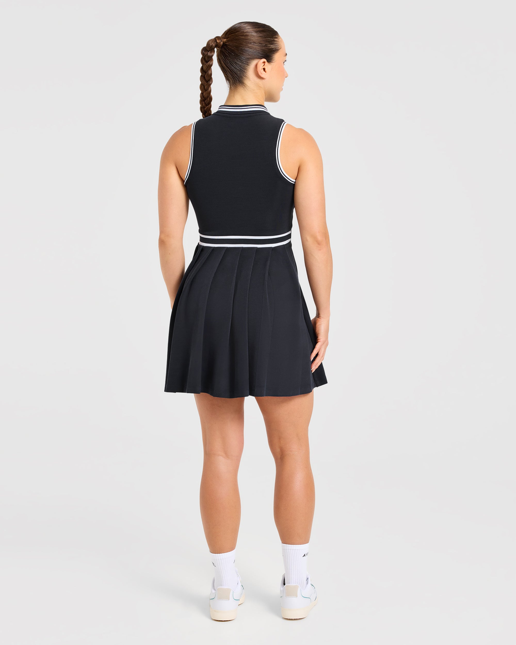 Classic Pleated Dress - Zwart